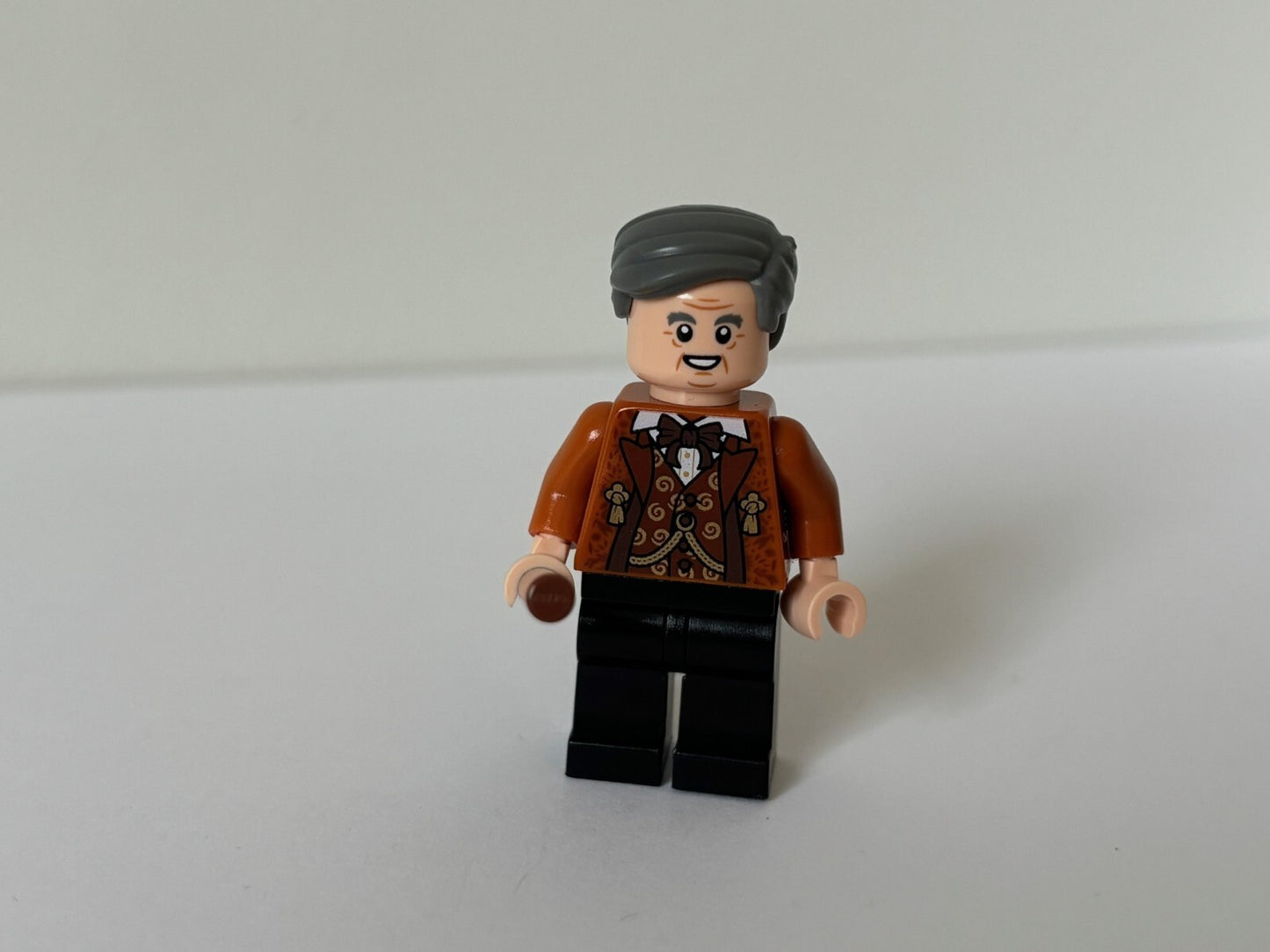 LEGO Harry Potter Horace Slughorn Minifigure Reddish Brown Vest 75969 hp230