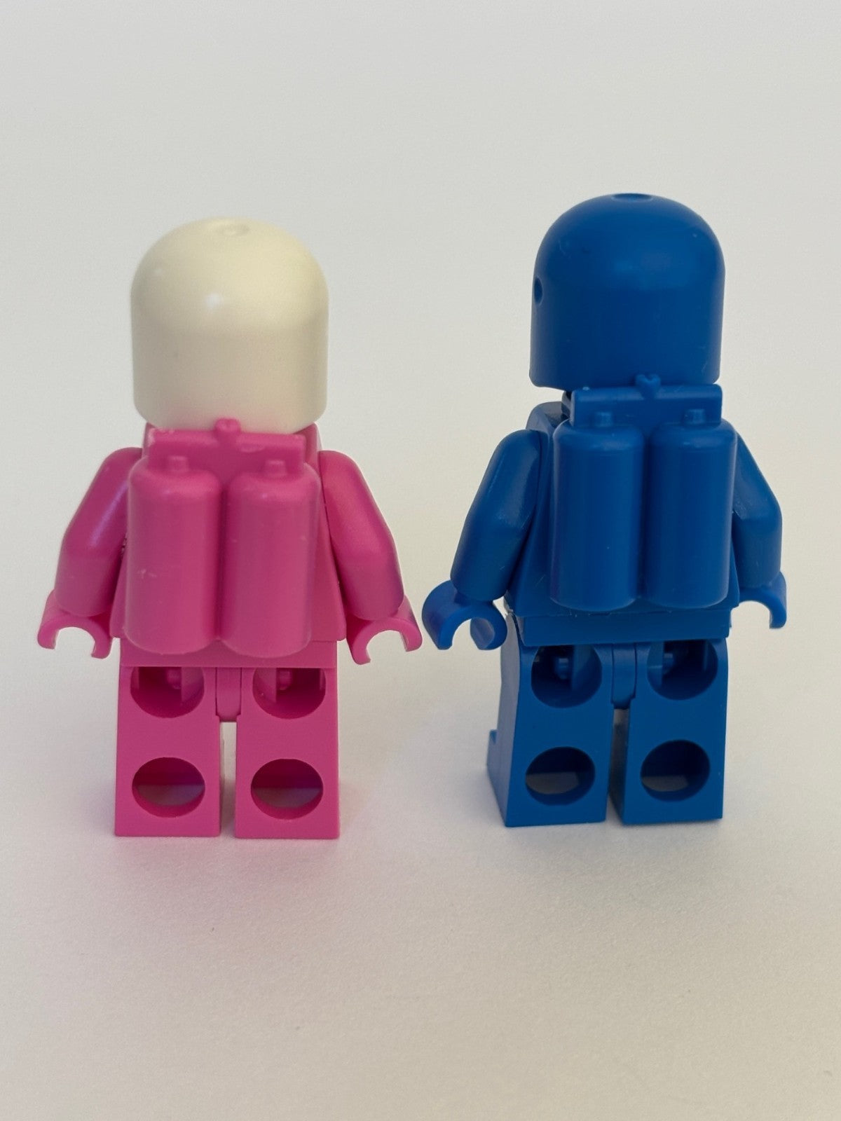 LEGO Lenny Minifigure  70841 Pink Classic Space Astronaut & Blue Spaceman (Benny