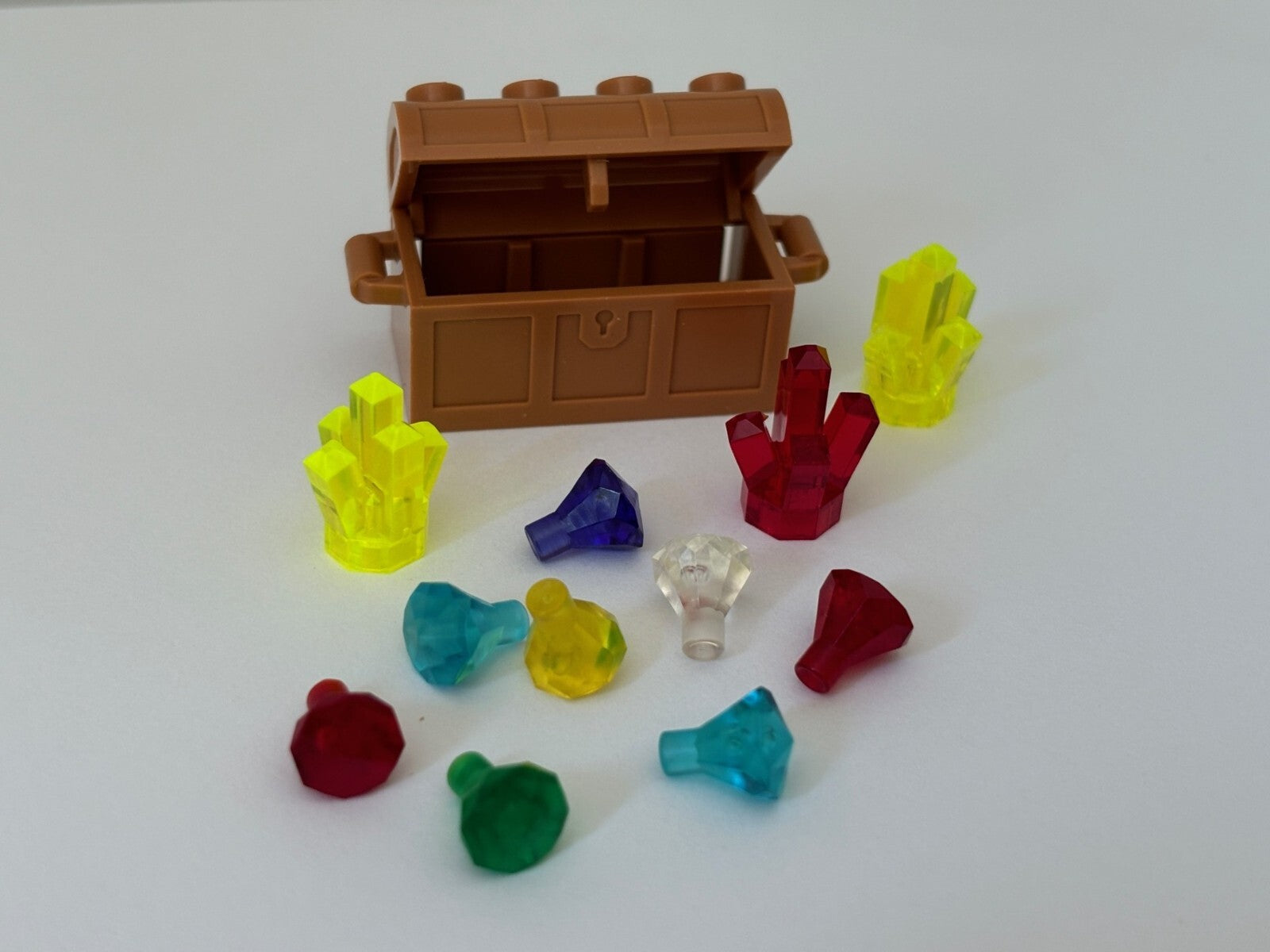 LEGO Treasure Chest with Diamonds Jewels Crystals Pirates Lot of 12 Pieces