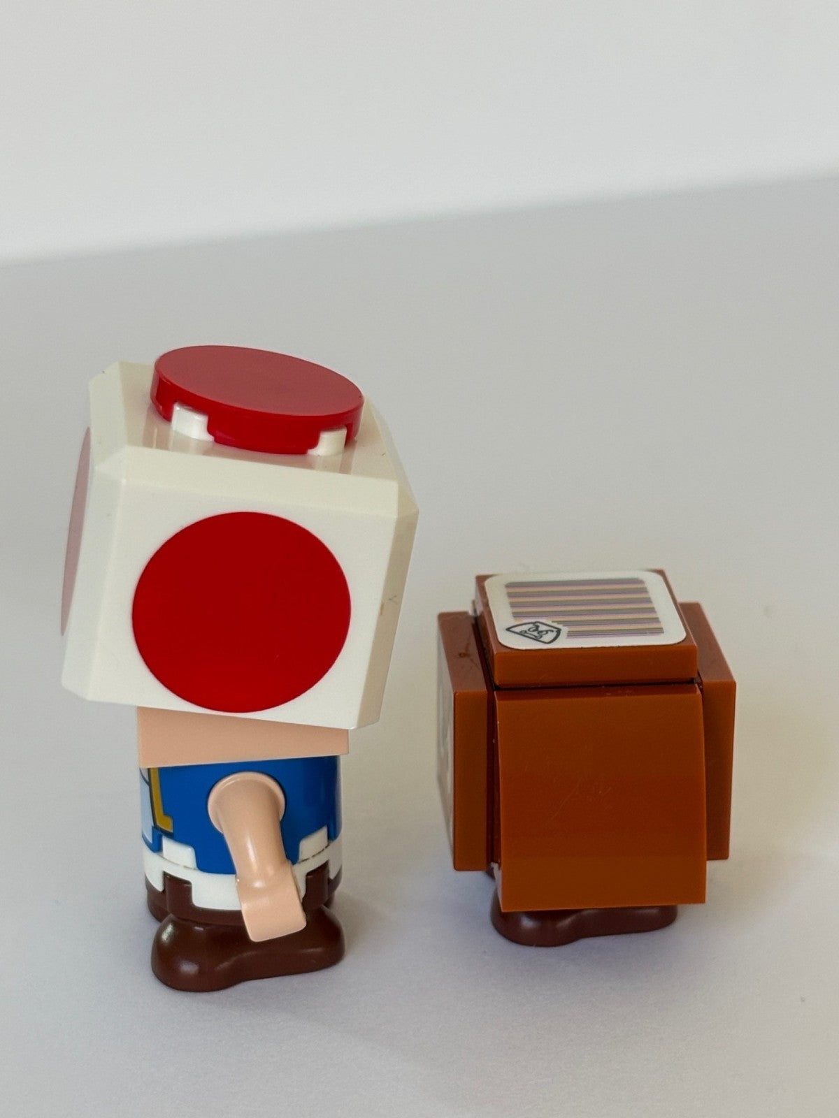 LEGO Toad Happy Super Mario Minifigure mar0010 with Goomba Excellent