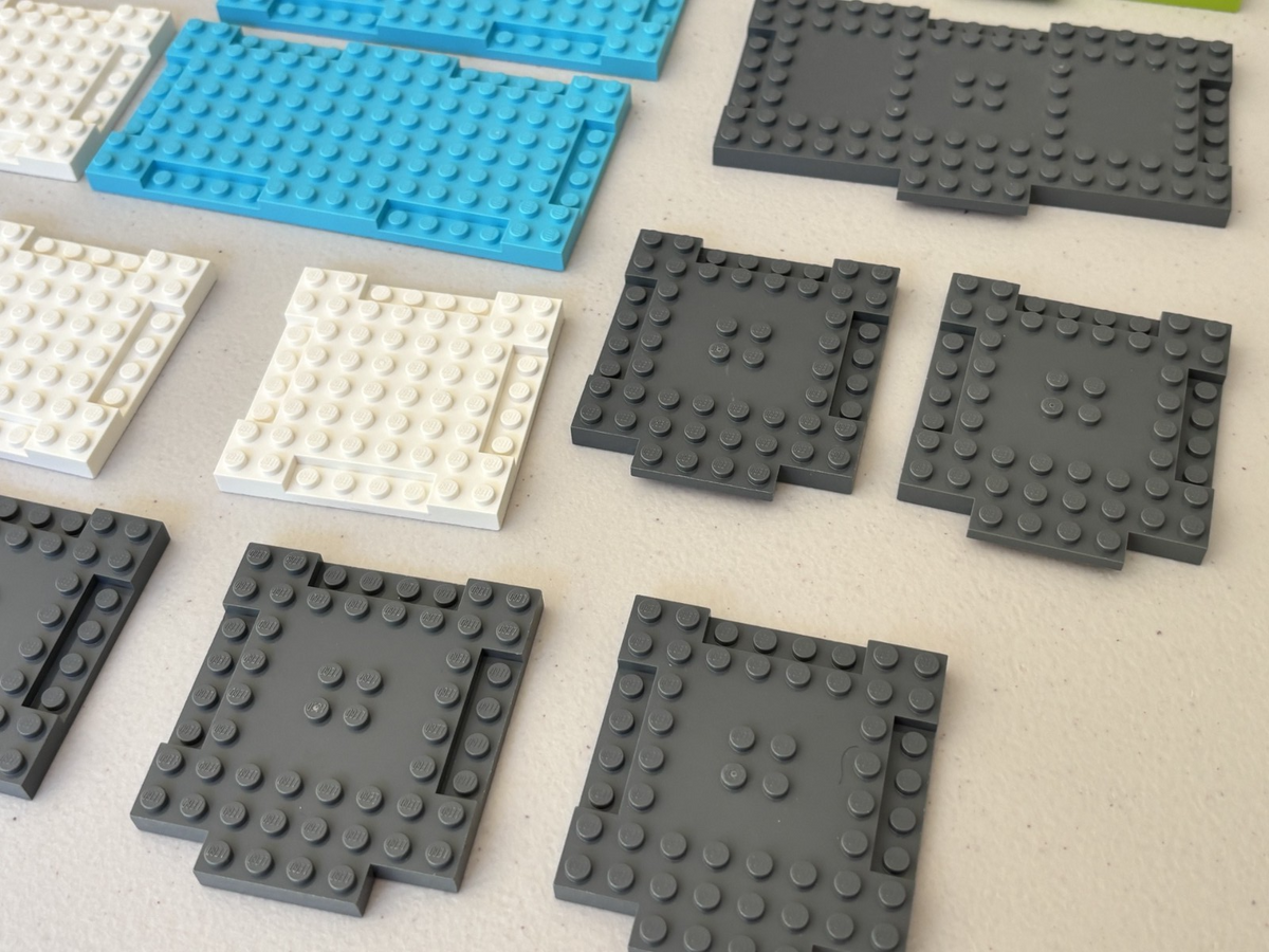 LEGO LOT OF 20 INTERCONNECTING PLATES 2629 18922 15624 3958 GRAY GREEN WHITE ETC