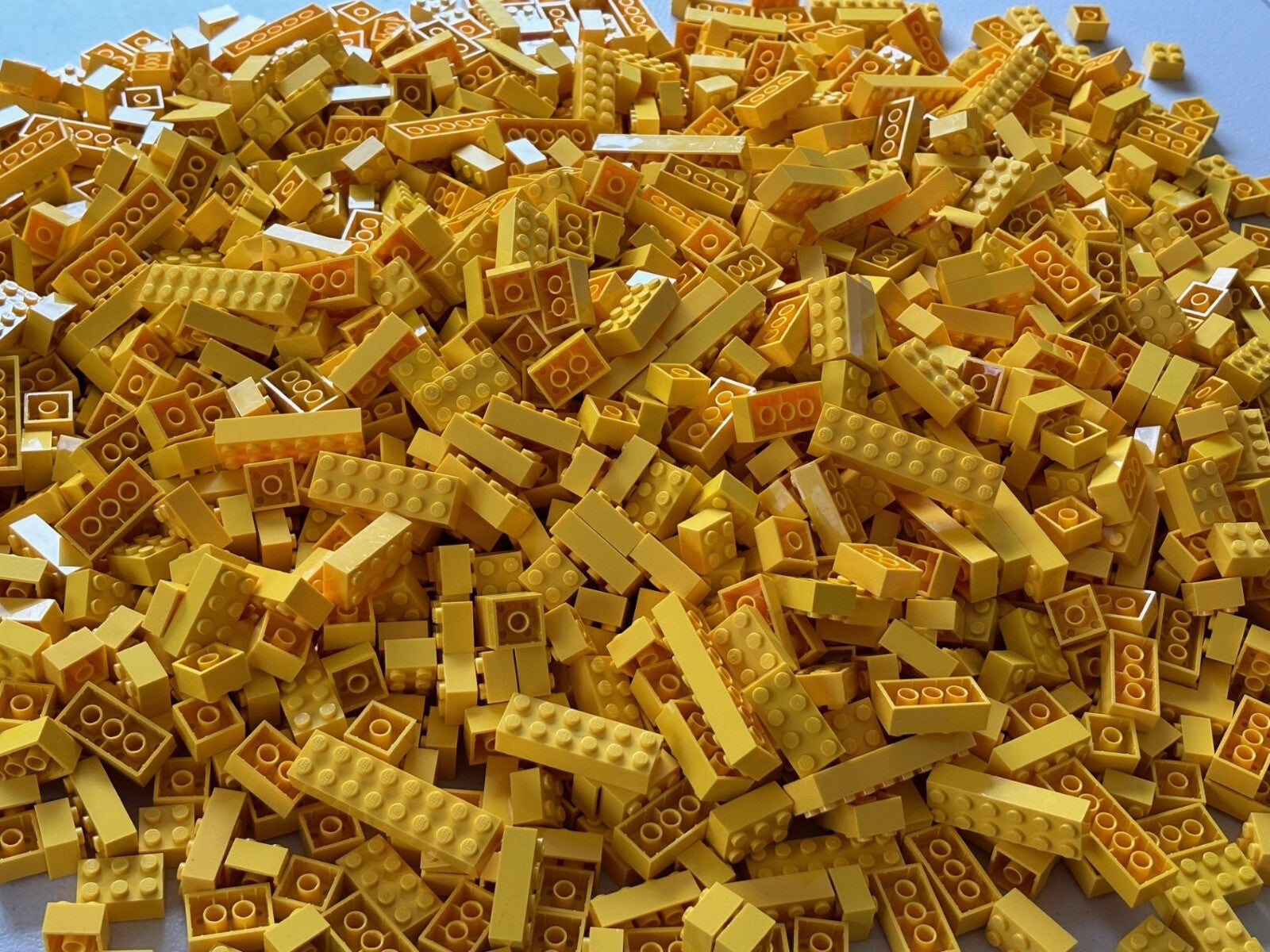 SHIPS FREE! LEGO HUGE LOT 100 YELLOW BRICK BRICKS 2x3 2x4 2x6 2X8 ETC Mix Sizes