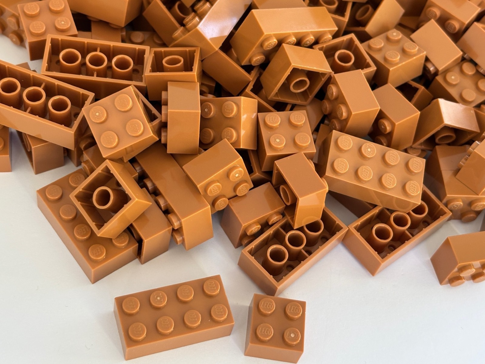 SHIPS FREE!! LEGO LOT OF 25 MEDIUM NOUGAT 2x2 2x4 BRICK PIECES PARTS 3001