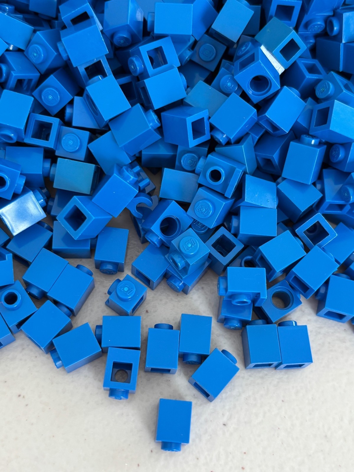 SHIPS FREE! LEGO HUGE LOT 200 BLUE 1x1 Brick Mixed Type 1x1 Bricks