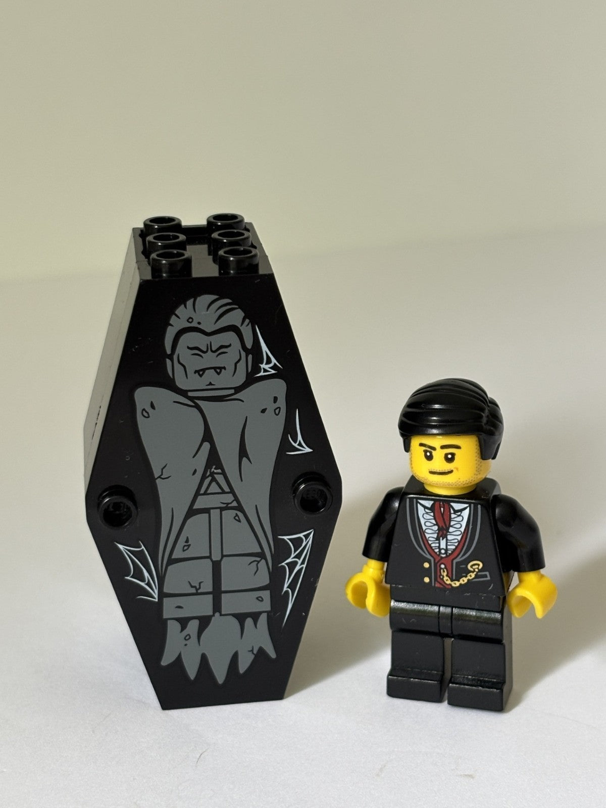 LEGO Scooby Doo Vampire Minifigure Acccesory 75904 Mystery Mansion w/ Minifigure