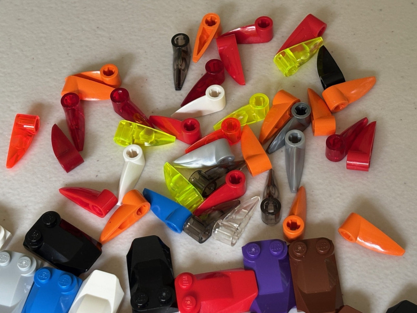 Lego Bionicle 1 x 3 Tooth with Axle Hole Part x346 & 47456 Lot of 90 Pieces