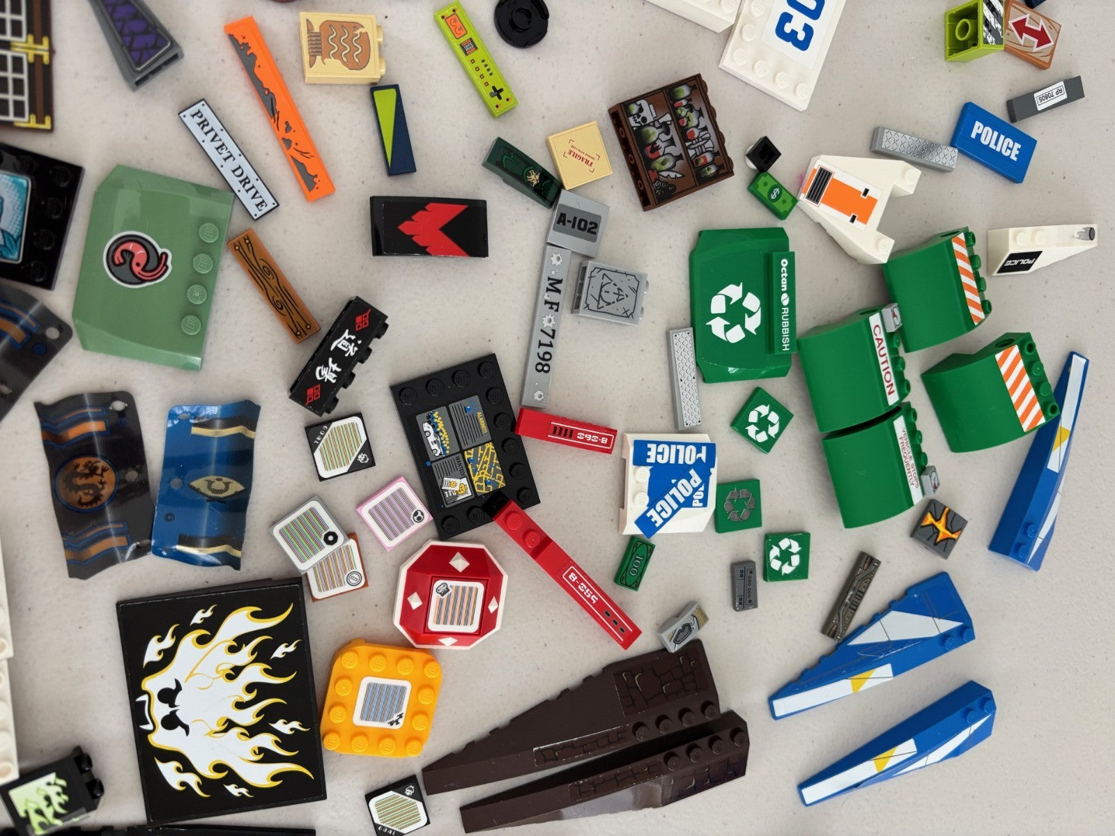 LEGO HUGE LOT of 185 Decorated Stickers Sticker Printed STAR WARS etc (Lot 19)
