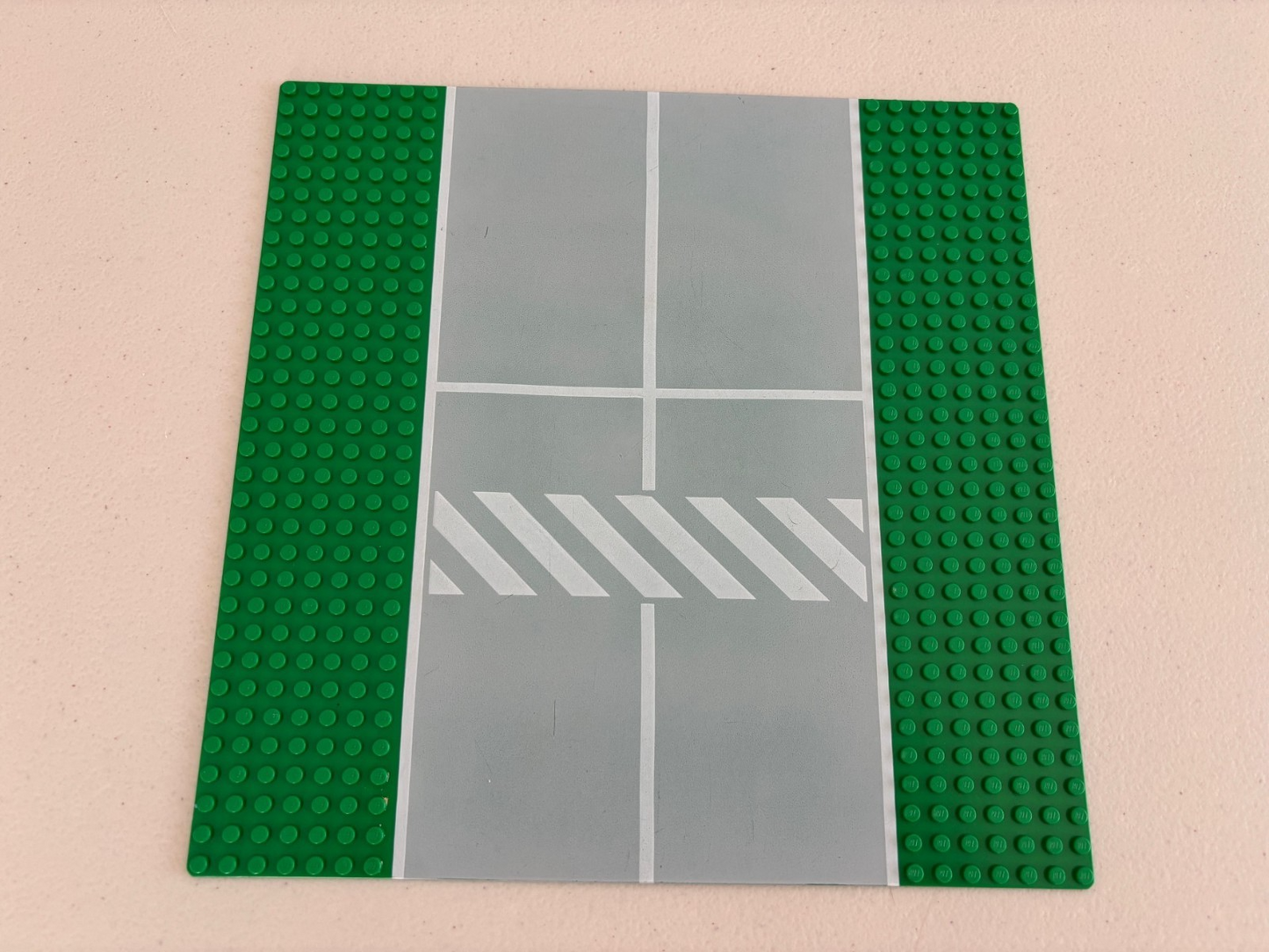 LEGO Lot of 2 Vintage Crosswalk Street Road Baseplate Green 32x32 Stud 2358