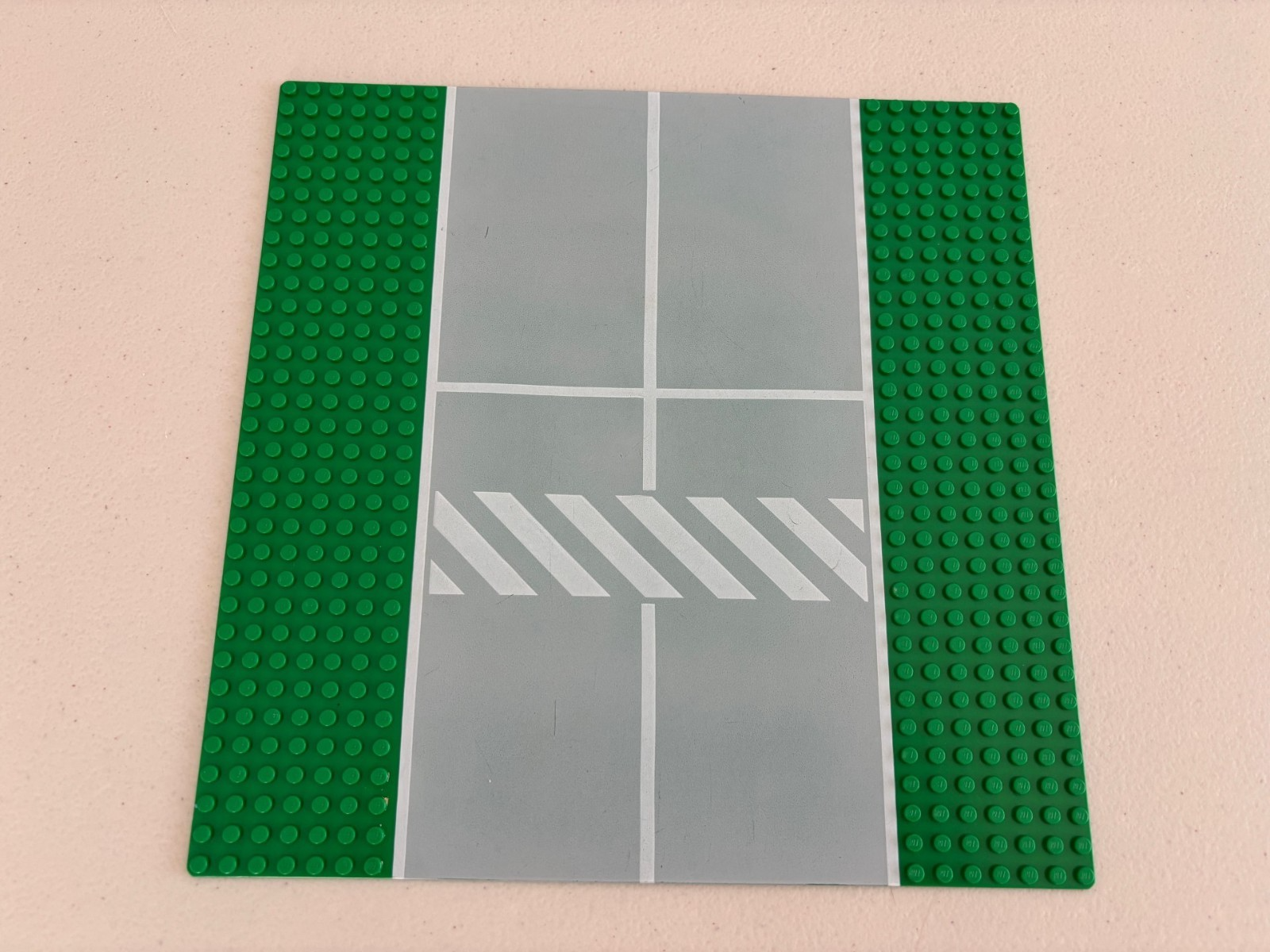 LEGO Lot of 2 Vintage Crosswalk Street Road Baseplate Green 32x32 Stud 2358
