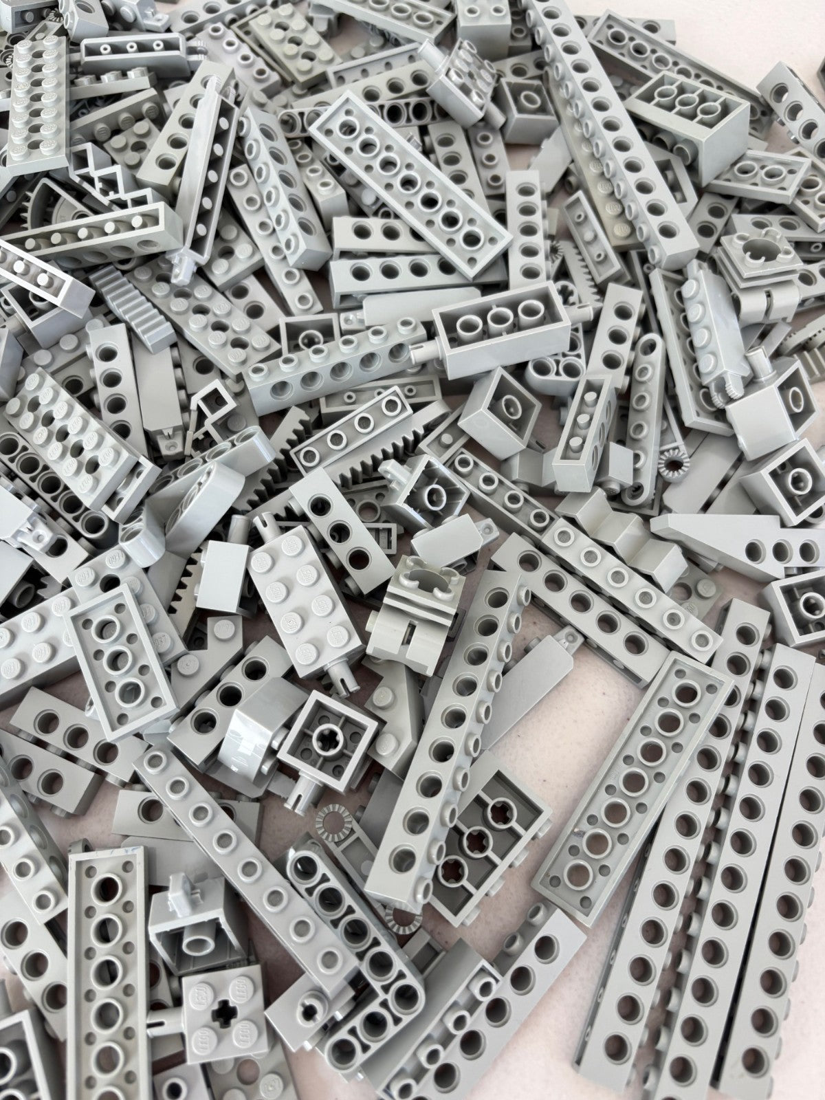 SHIPS FREE LEGO Lot of 110 PARTS 8 oz OLD LIGHT GRAY Technic Lift Arm Beam Brick