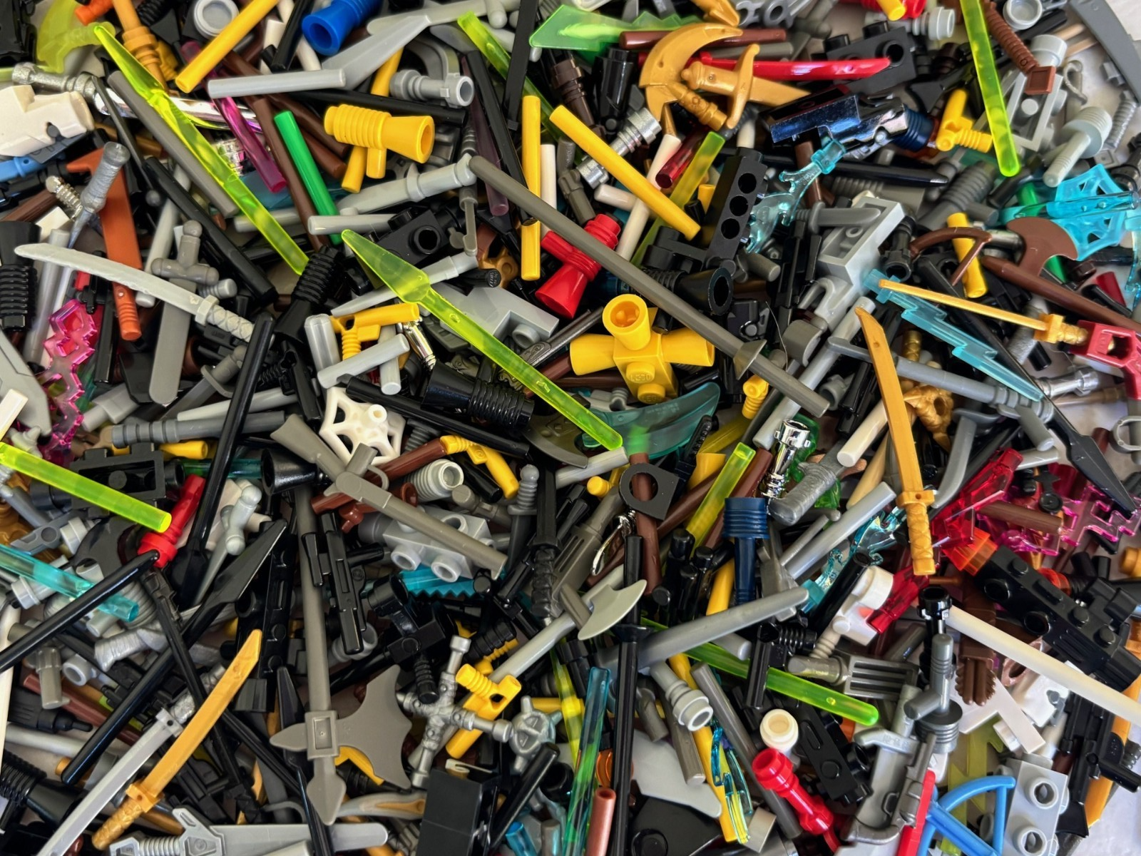 LEGO LOT 100 WEAPON ACCESSORIES GUN SPEAR DAGGER SWORD LIGHTSABER CROSSBOW WAND