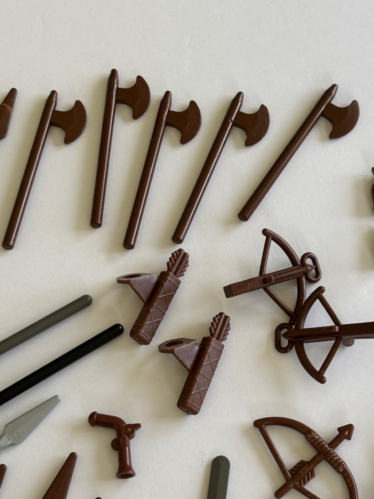 LEGO LOT 25 WEAPON ACCESSORIES GUN SPEAR CUTLASS SWORD VINTAGE BROWN CASTLE