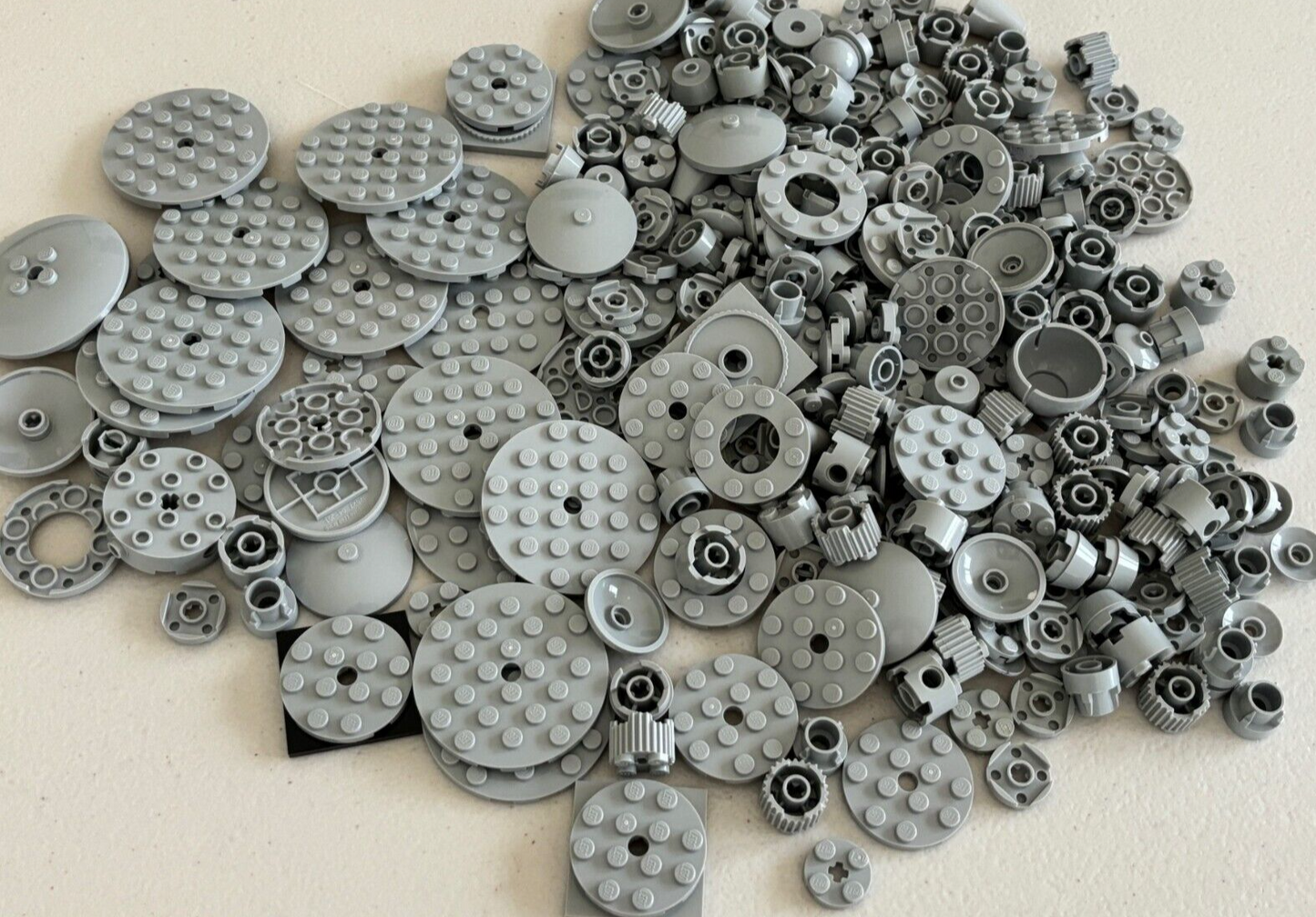 SHIPS FREE!! LEGO LOT of 100 Light Bluish Gray Round Brick Plate Star Wars etc