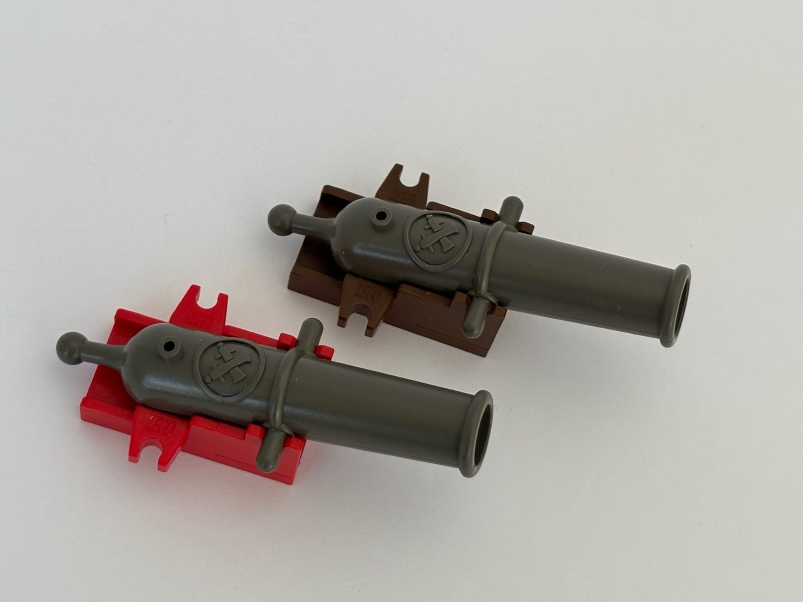 LEGO Lot 2 Old Dk Gray Cannon Non Shooting w/Old Brown Base / Red 6270 6245 2527