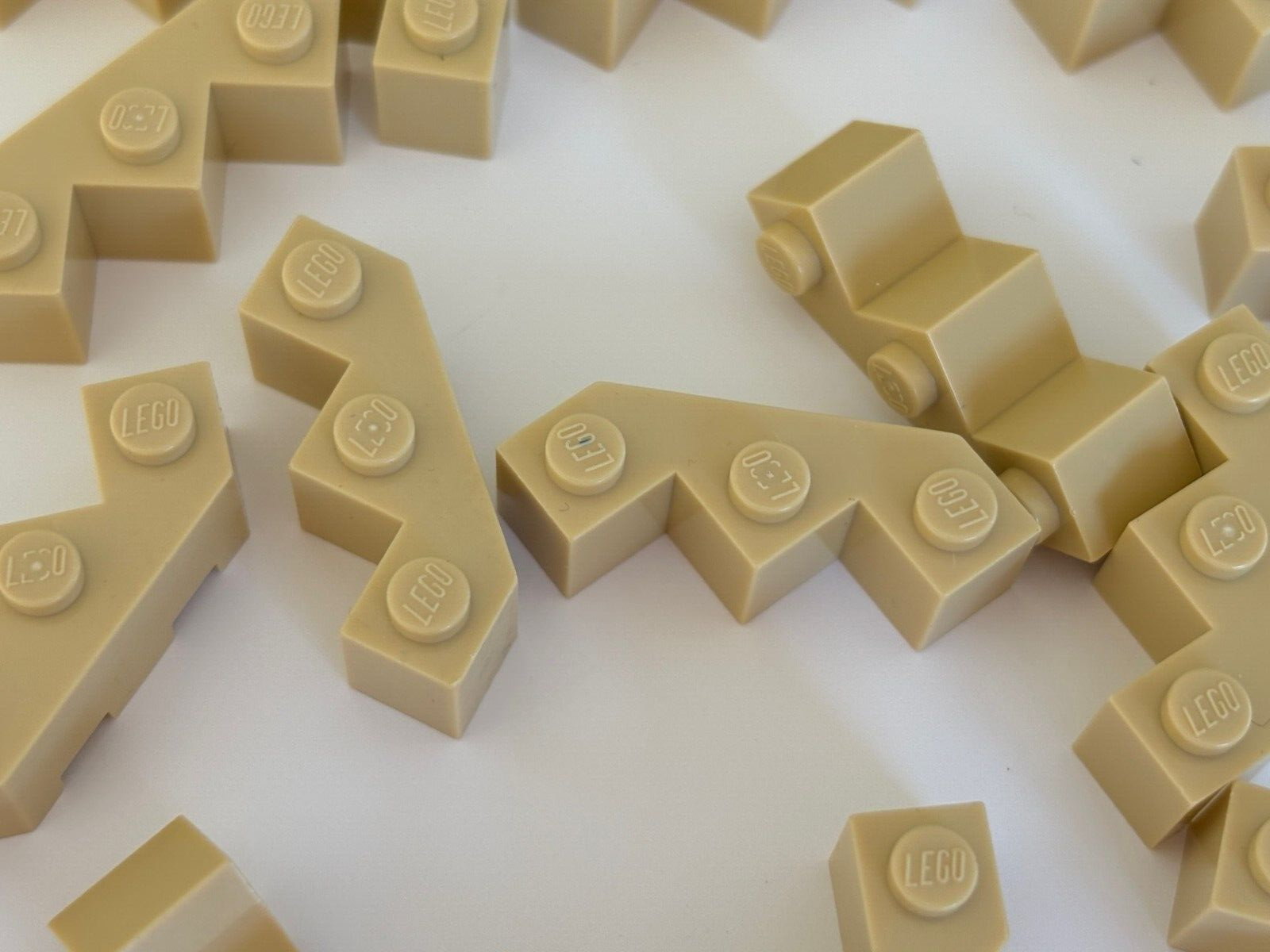 SHIPS FREE!! LEGO 2462 TAN BRICK MODIFIED FACET 3 X 3 LOT of 16 PARTS