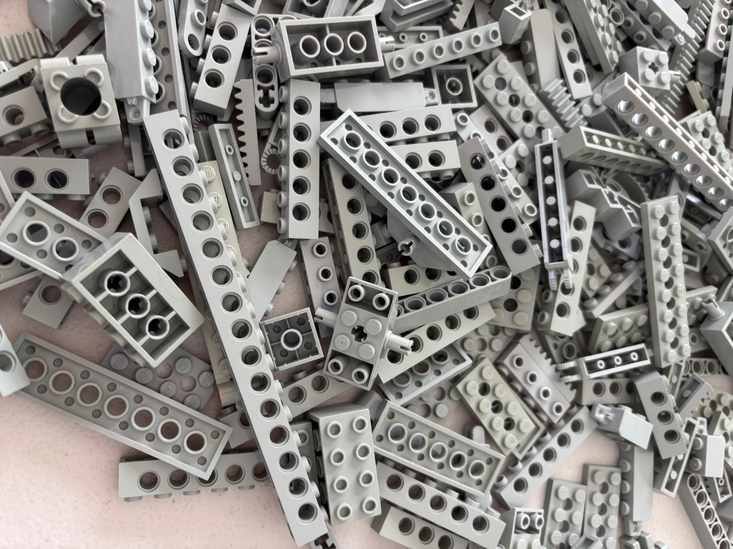 SHIPS FREE LEGO Lot of 110 PARTS 8 oz OLD LIGHT GRAY Technic Lift Arm Beam Brick