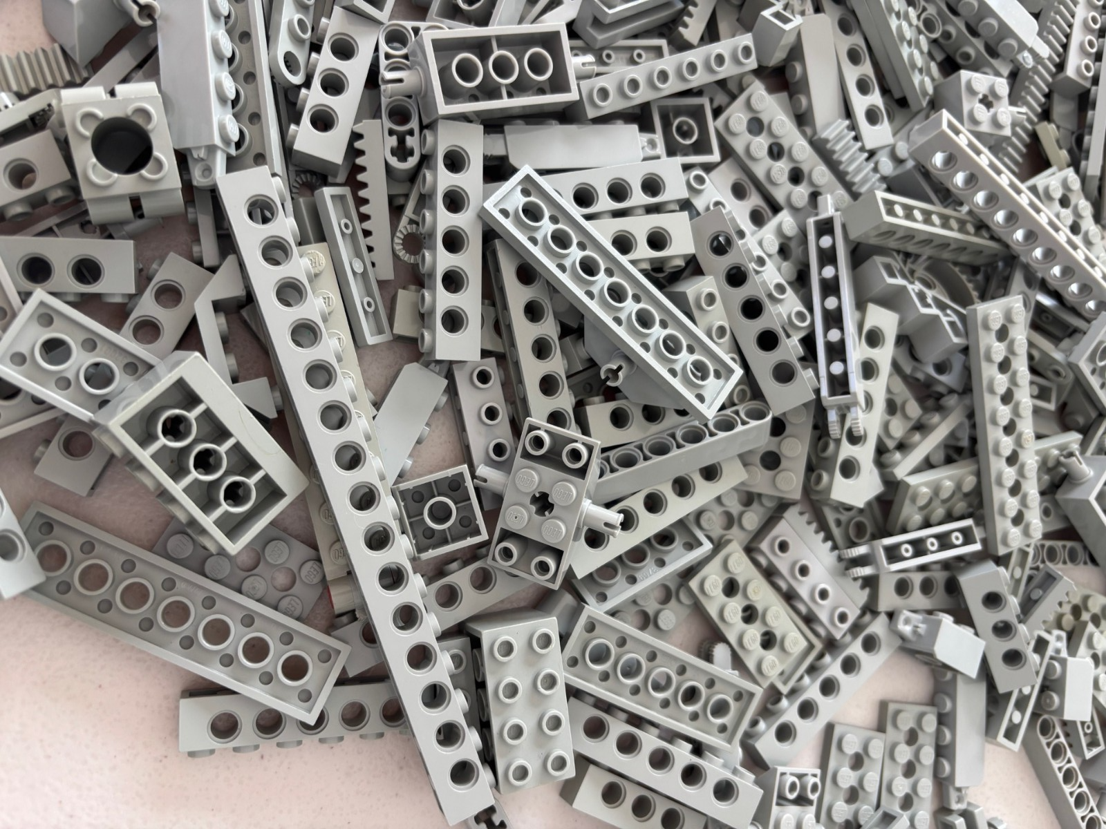 SHIPS FREE LEGO Lot of 110 PARTS 8 oz OLD LIGHT GRAY Technic Lift Arm Beam Brick