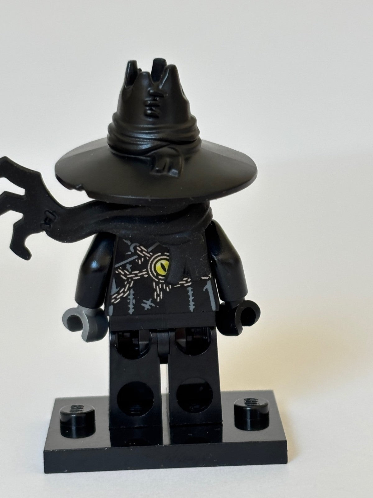 LEGO Night Hunter Minifigure from Dreamzzz from set 71461 (drm007)