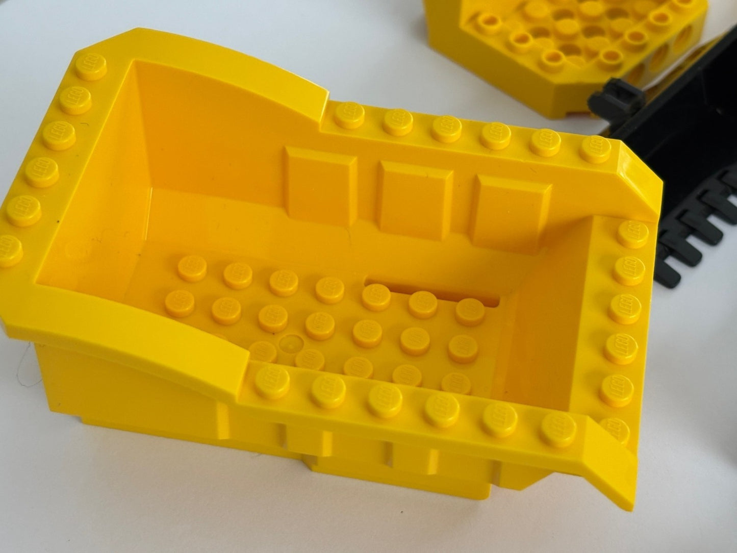 LEGO LOT 18 CONSTRUCTION DIGGER BUCKET TIPPER BED CONVEYOR BELT & More as Shown