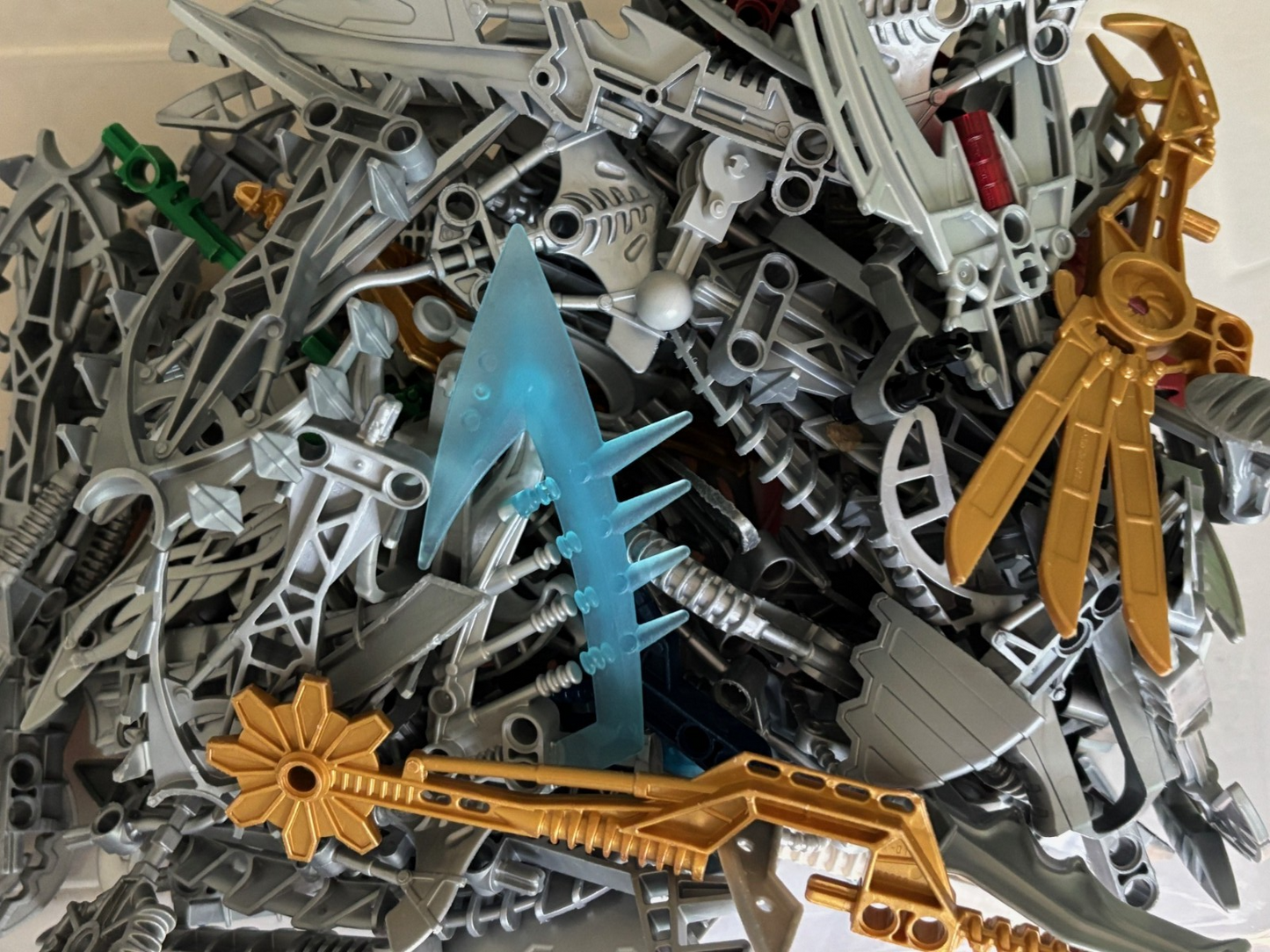 SHIPS FREE Lego Bionicle Weapons, Shield & Accessories Lot of 20 RANDOM SURPRISE