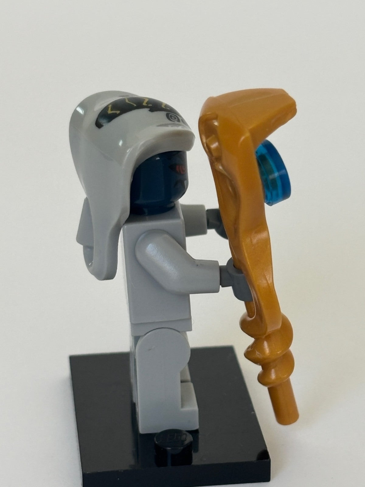 LEGO Ninjago Rattla Minifigure NJO0033 With Gold Serpent Staff & Stand