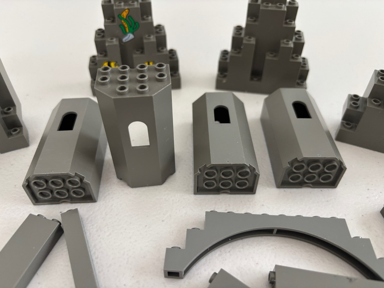 LEGO OLD DARK GRAY  Lot of 54 CASTLE ARCHES TURRET ROCK WALL PANEL LURP BURP (A
