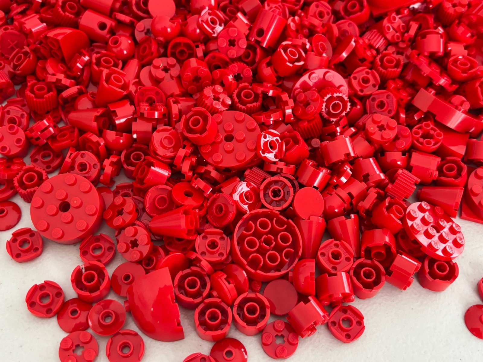 SHIPS FREE!! LEGO LOT of 100 RED Round Brick Plate Star Wars etc