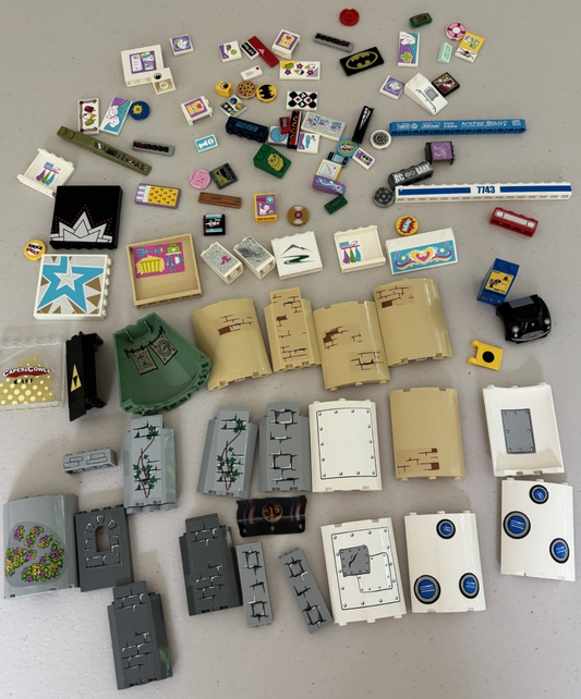 LEGO LOT of 95 Decorated Stickers Printed TILES Castle Sponge Bob etc (Lot 26)