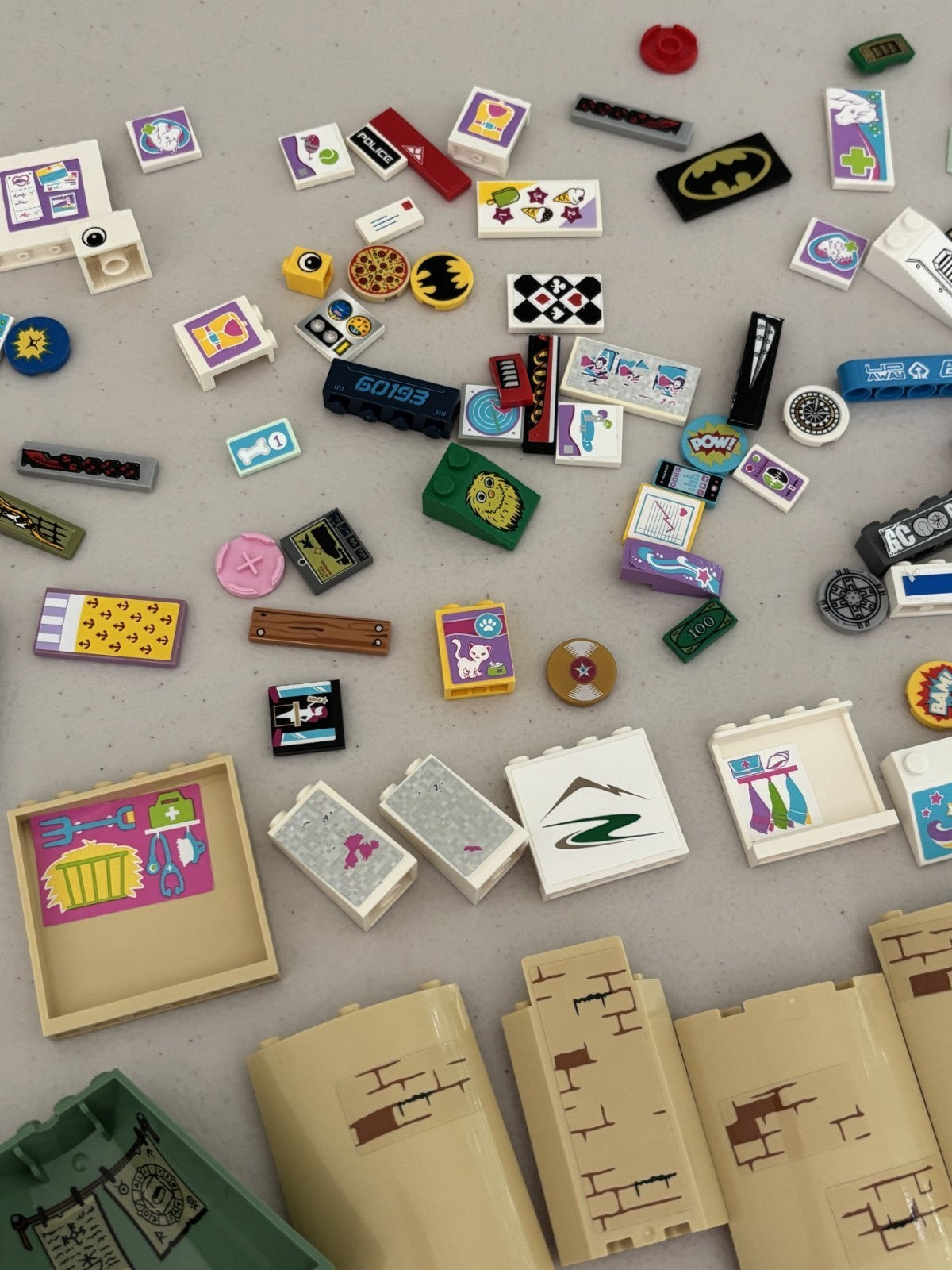 LEGO LOT of 95 Decorated Stickers Printed TILES Castle Sponge Bob etc (Lot 26)