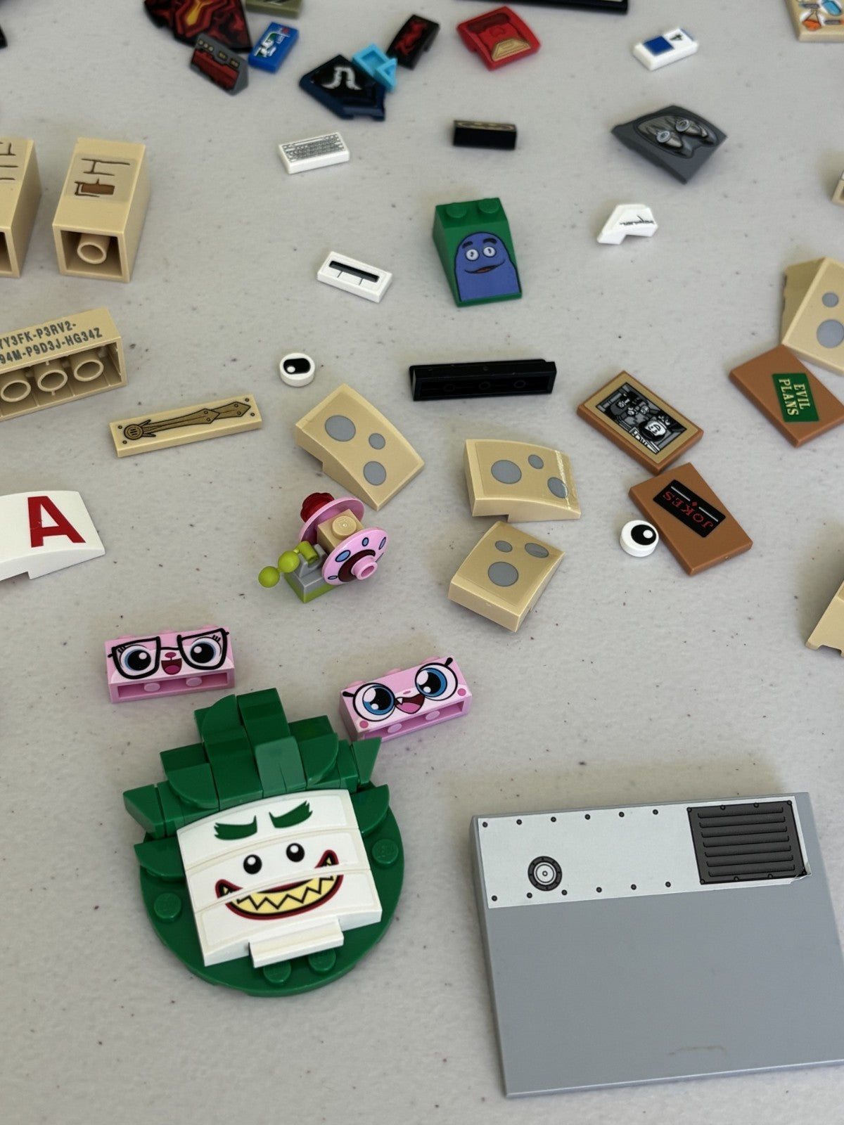 LEGO HUGE LOT of 140 Decorated Stickers Sticker Printed BRICK TILES etc (Lot 9)