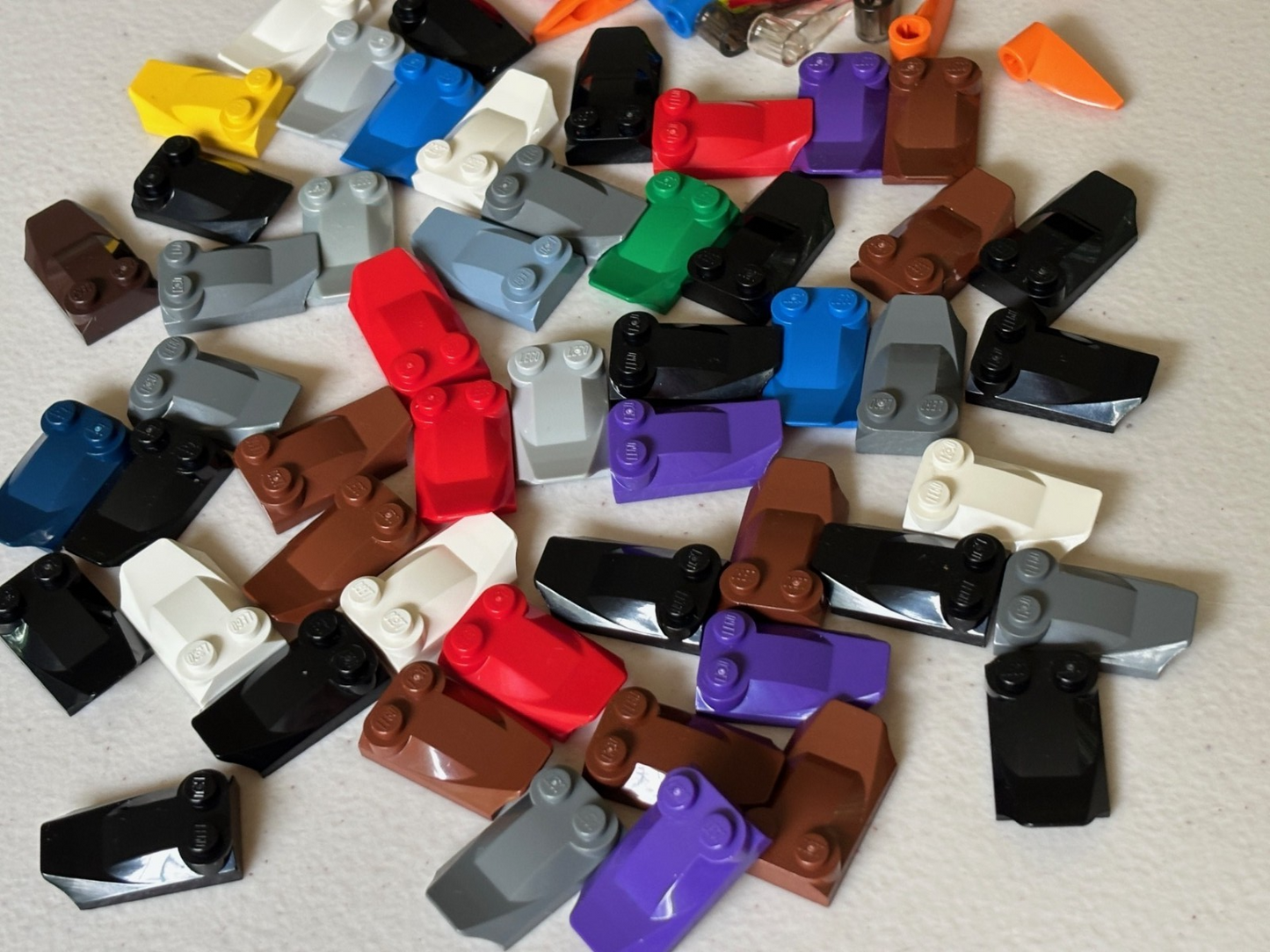 Lego Bionicle 1 x 3 Tooth with Axle Hole Part x346 & 47456 Lot of 90 Pieces