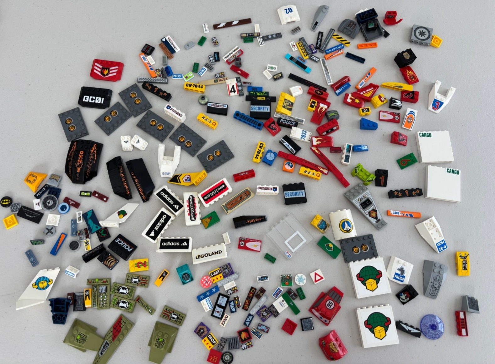 LEGO HUGE LOT of 200 Decorated Stickers Sticker Printed BRICK TILES etc (Lot 13)