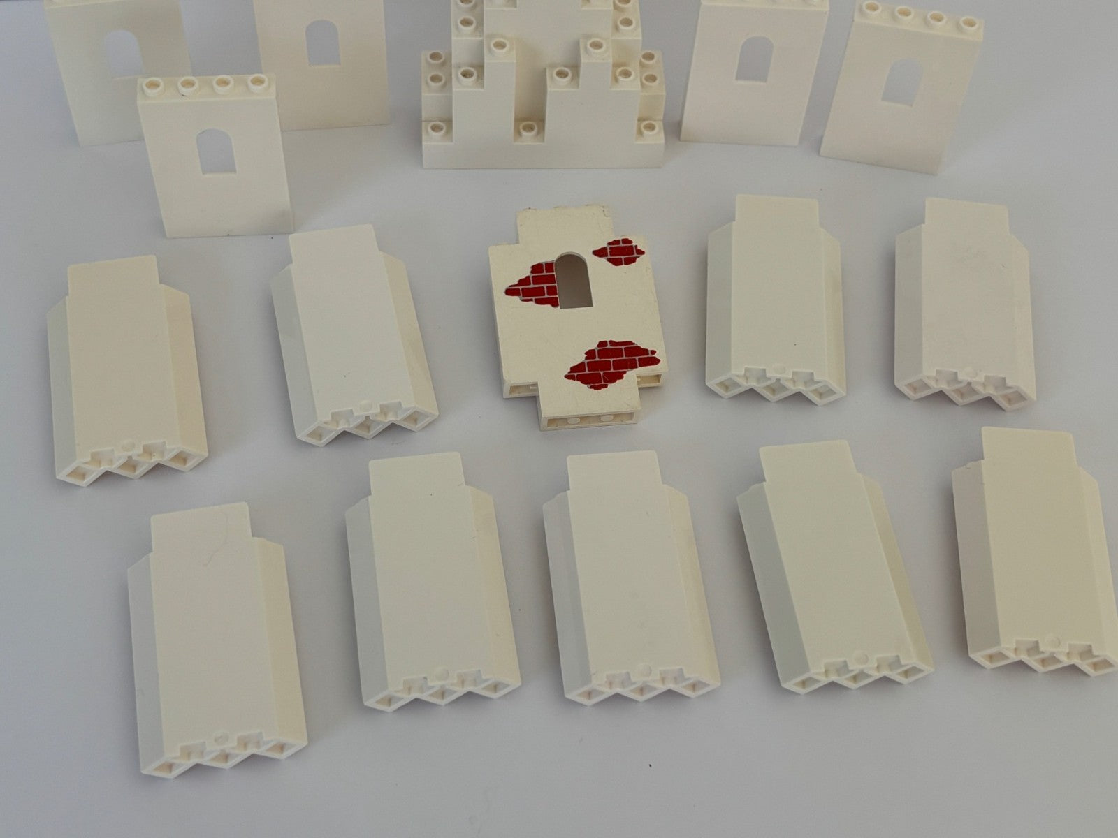 LEGO Lot of 16 Castle Window Wall Panels Lurp Rock Panel White