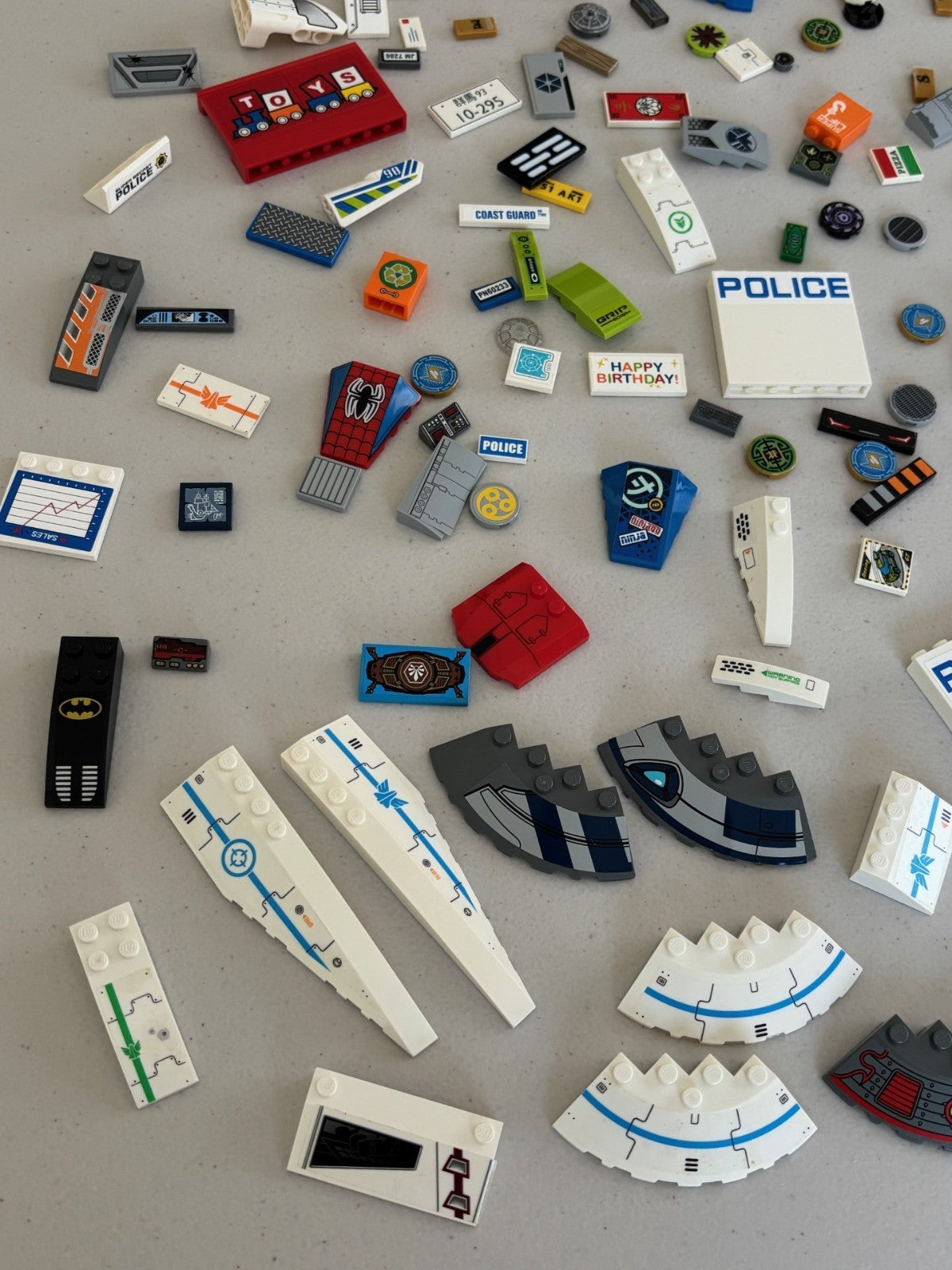 LEGO HUGE LOT of 188 Decorated Stickers Sticker Printed BRICKS TILES (Lot 3)