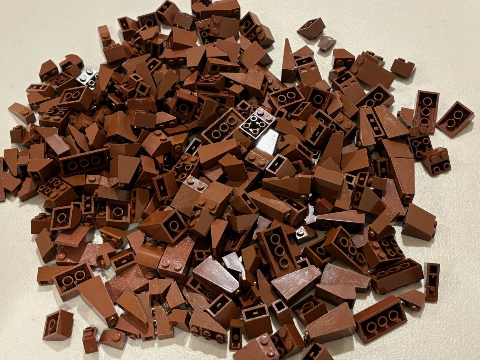 SHIPS FREE!! LEGO Lot of 100 REDDISH BROWN SLOPE PART Bulk 3039 3040 3298 Castle