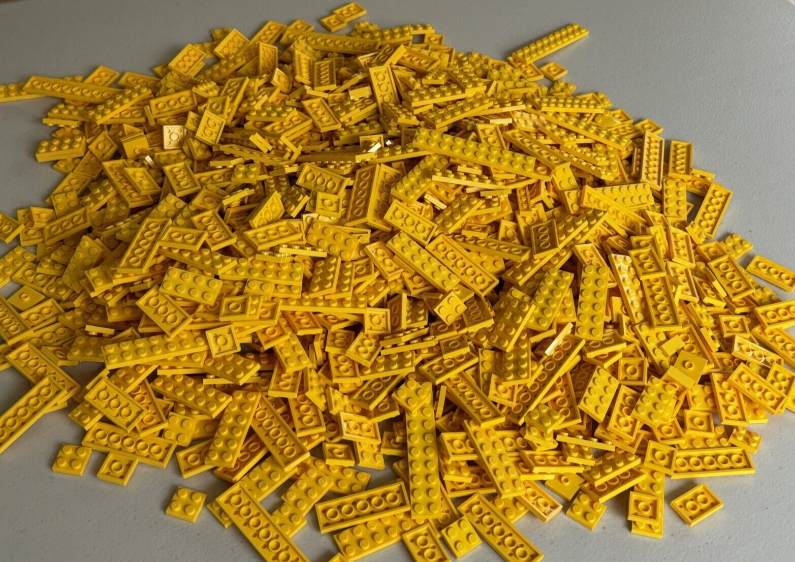 SHIPS FREE! LEGO LOT OF 200 YELLOW FLAT PLATE PLATES MIXED 2X4 2X6 2X8 2x10 etc