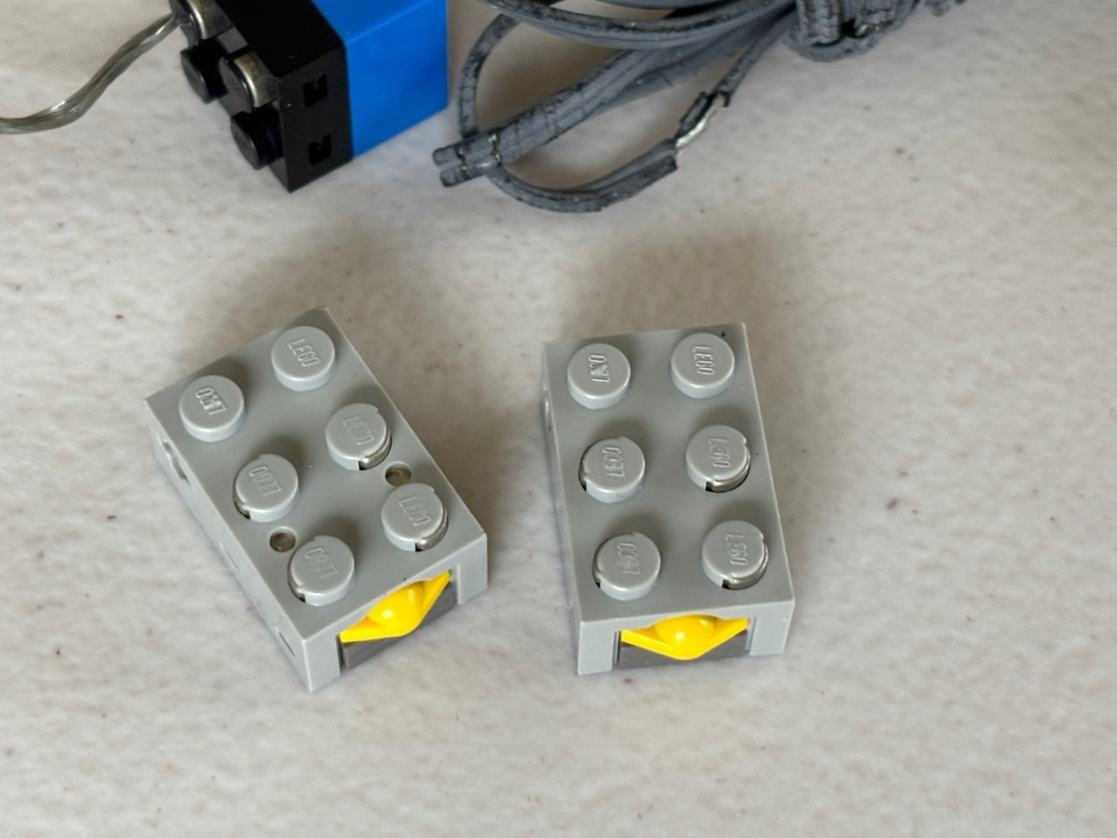 LEGO Mixed Electric Wire Lot 5306bc020 Electric Wire w/ Brick 2x2x2/3  5306bc150