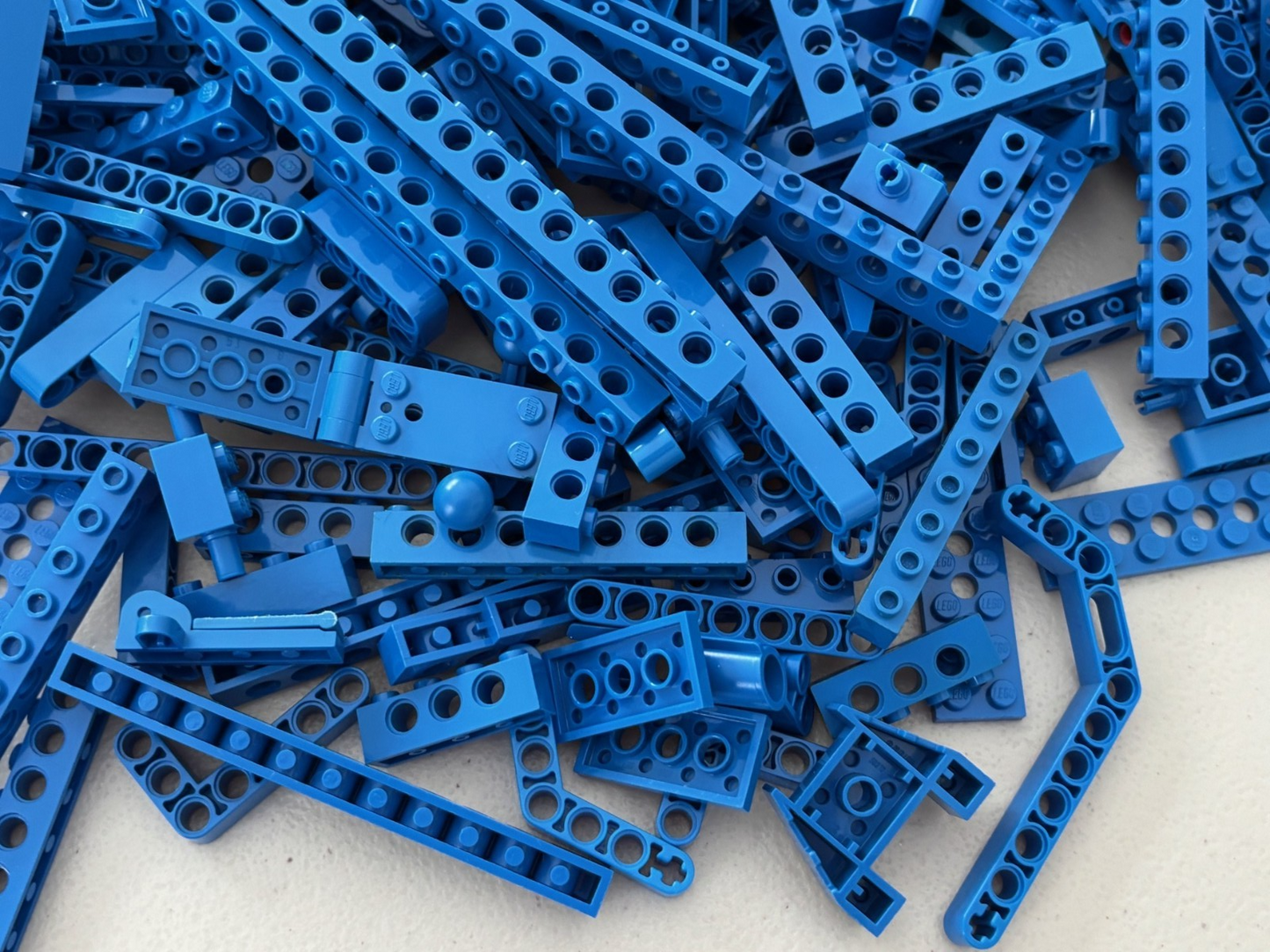 SHIPS FREE!! LEGO Lot of BLUE Technic Lift Arm Beam Brick etc 110 Parts / 8 oz