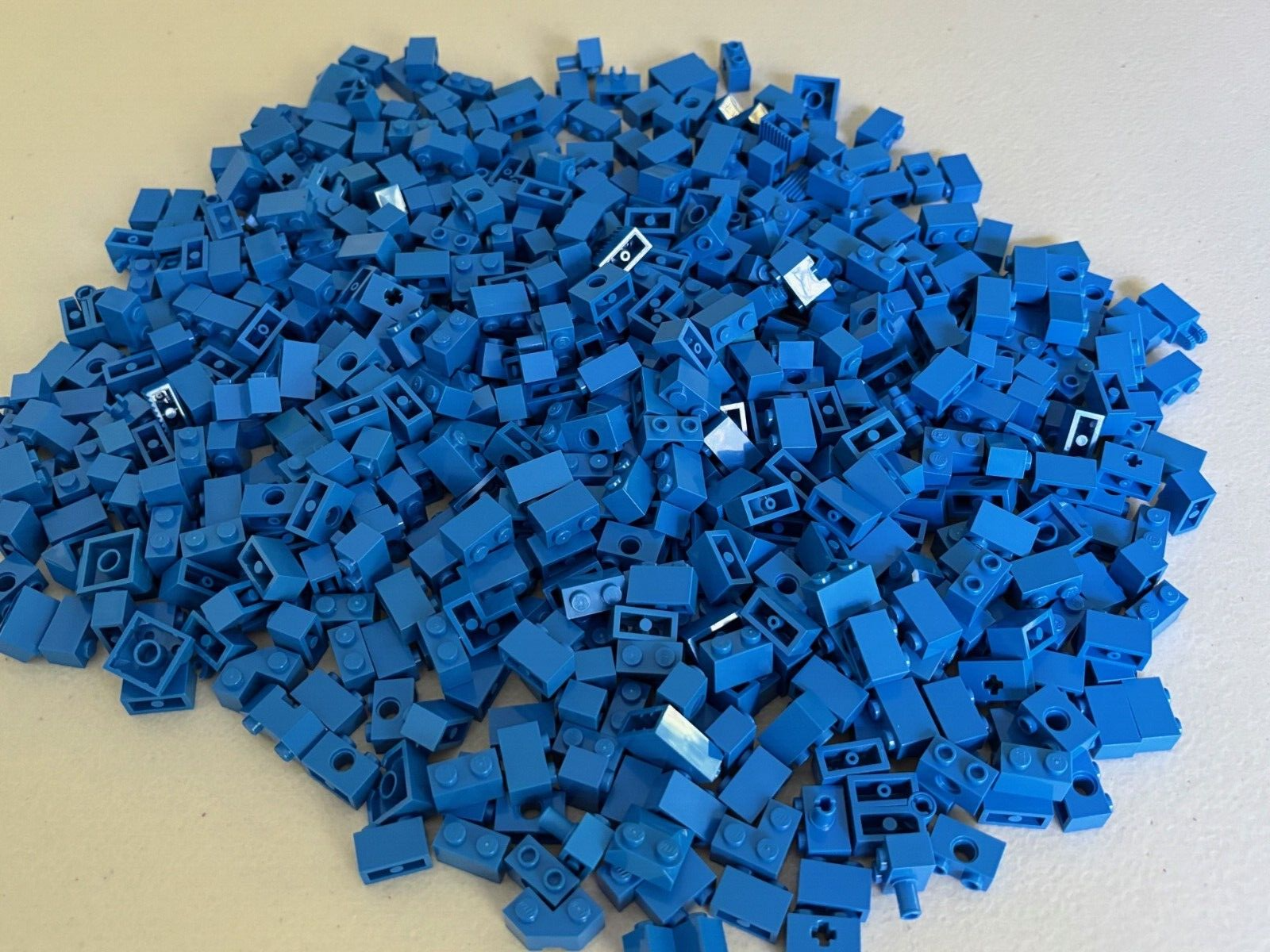 SHIPS FREE!!  LEGO LOT OF 200 BLUE BRICK BRICKS 1X2 MIXED PARTS CASTLE BUILDING