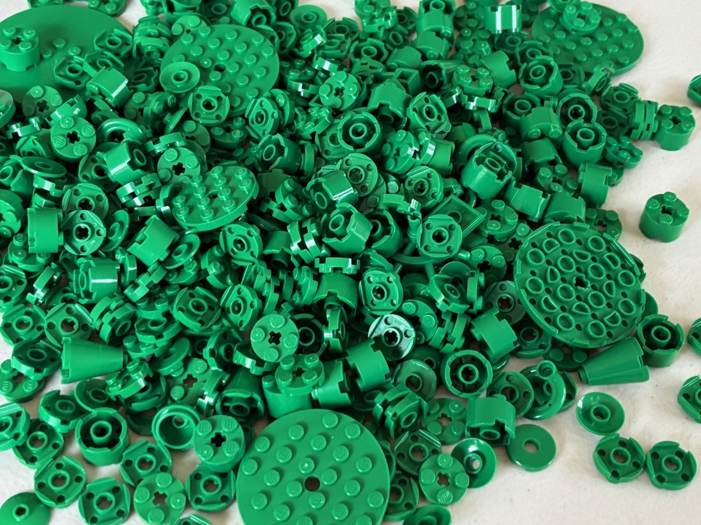 SHIPS FREE!! LEGO LOT of 100 GREEN Round Brick Plate Mixed Parts
