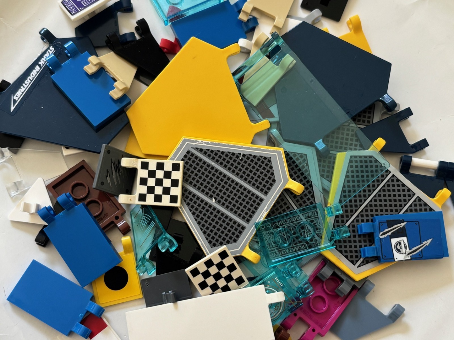 Lego Flags Sign Clips etc Lot of 100 Mixed Random Square Hexagonal Trapezoid 6x4