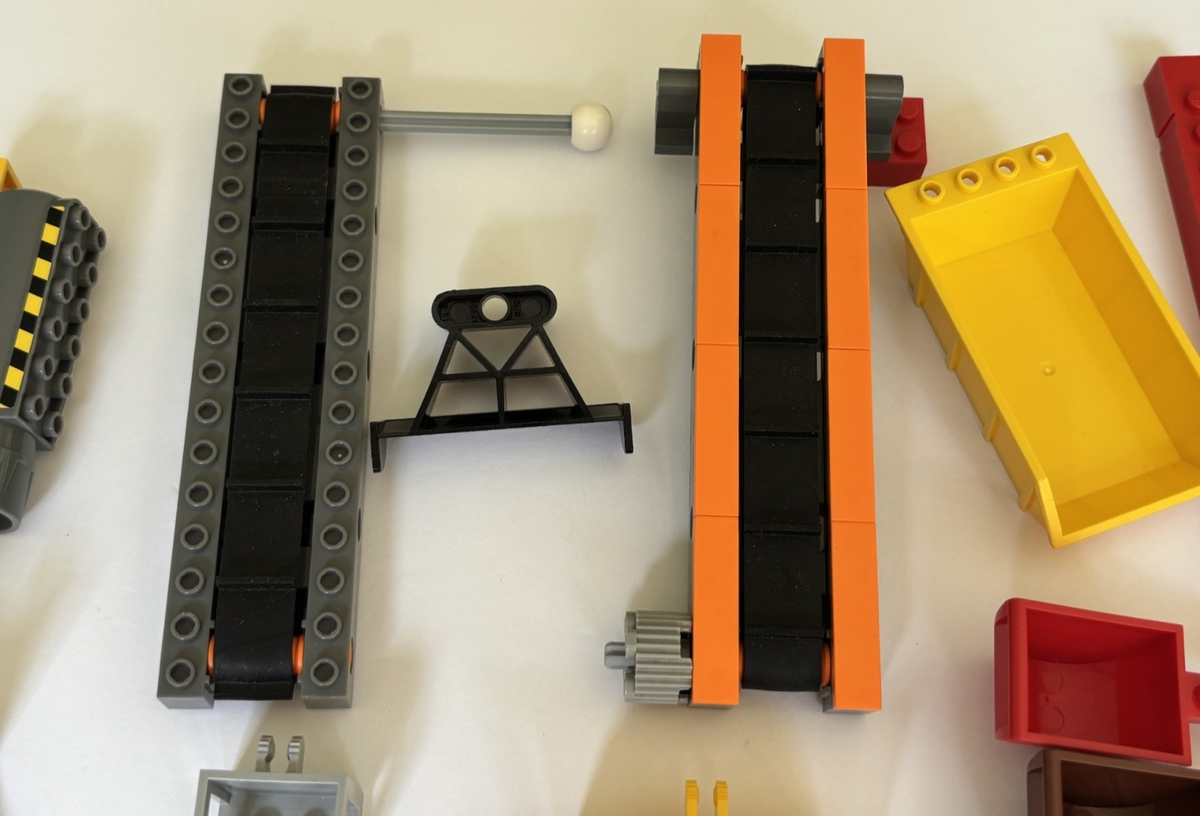 LEGO LOT OF 20 CONSTRUCTION VEHICLE DIGGER BUCKETS CONVEYOR BELT and More Parts