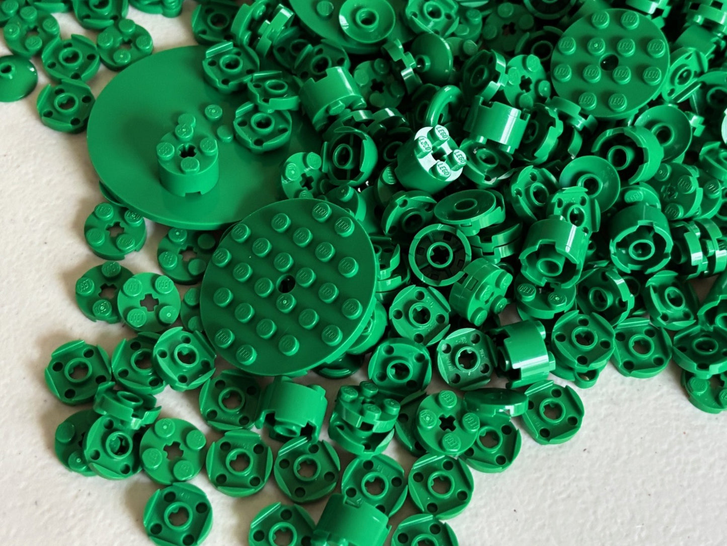 SHIPS FREE!! LEGO LOT of 100 GREEN Round Brick Plate Mixed Parts
