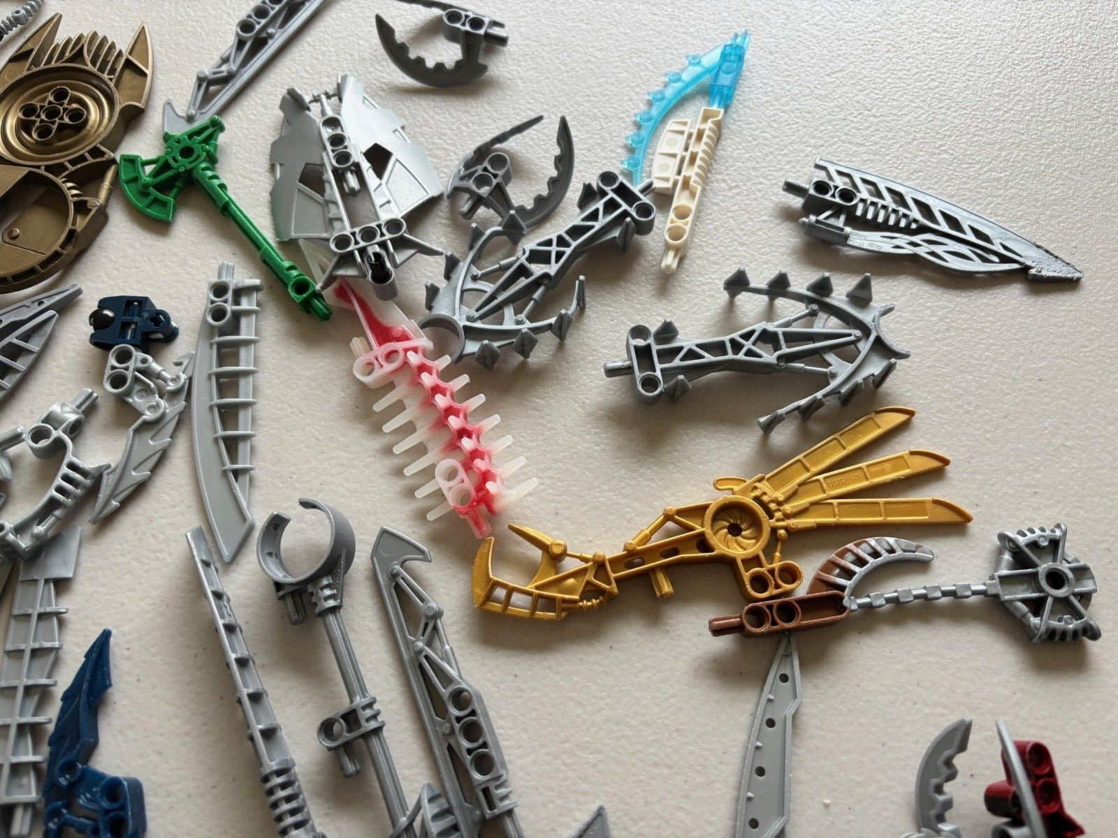 SHIPS FREE Lego Bionicle Weapons, Shield & Accessories Lot of 20 RANDOM SURPRISE