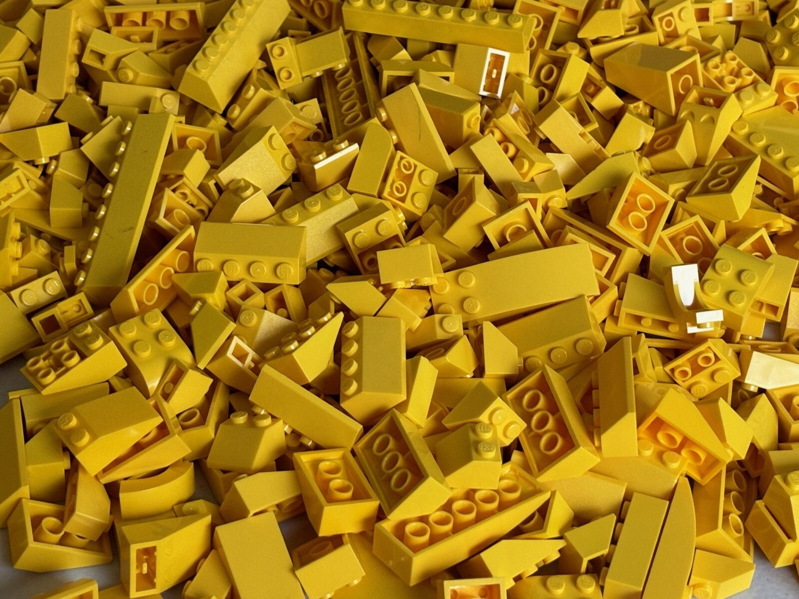 SHIPS FREE LEGO Lot of 100 YELLOW SLOPE PART 3039 3040 3298 Castle Star Wars