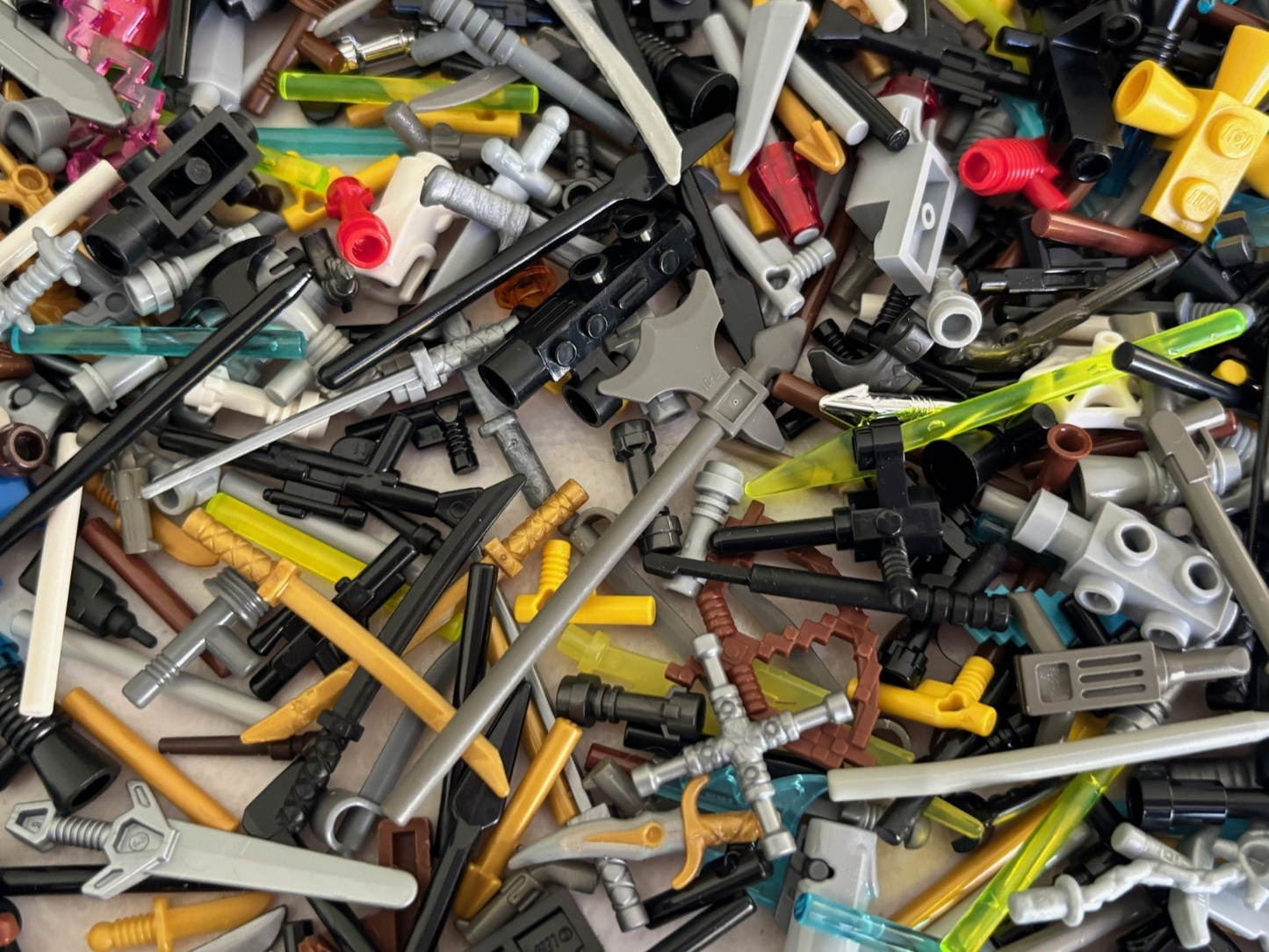 LEGO LOT 100 WEAPON ACCESSORIES GUN SPEAR DAGGER SWORD LIGHTSABER CROSSBOW WAND