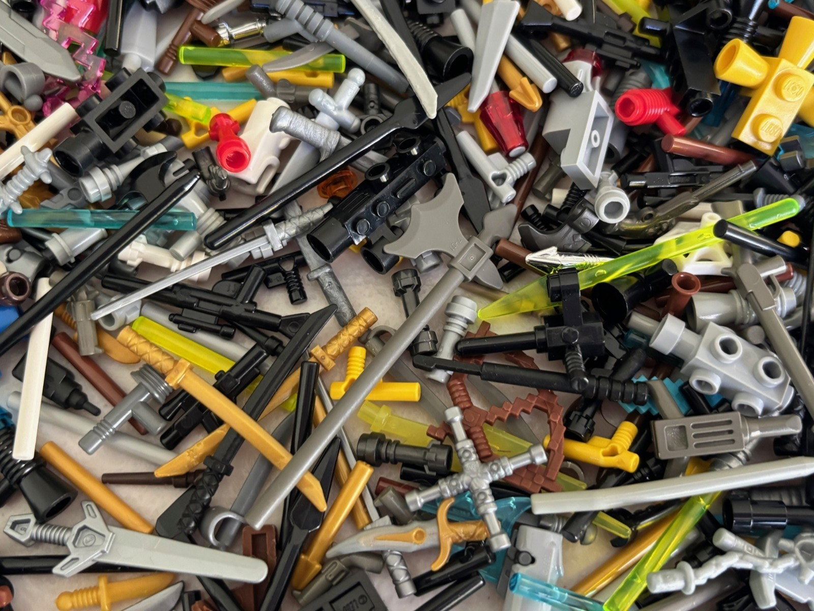 LEGO LOT 100 WEAPON ACCESSORIES GUN SPEAR DAGGER SWORD LIGHTSABER CROSSBOW WAND