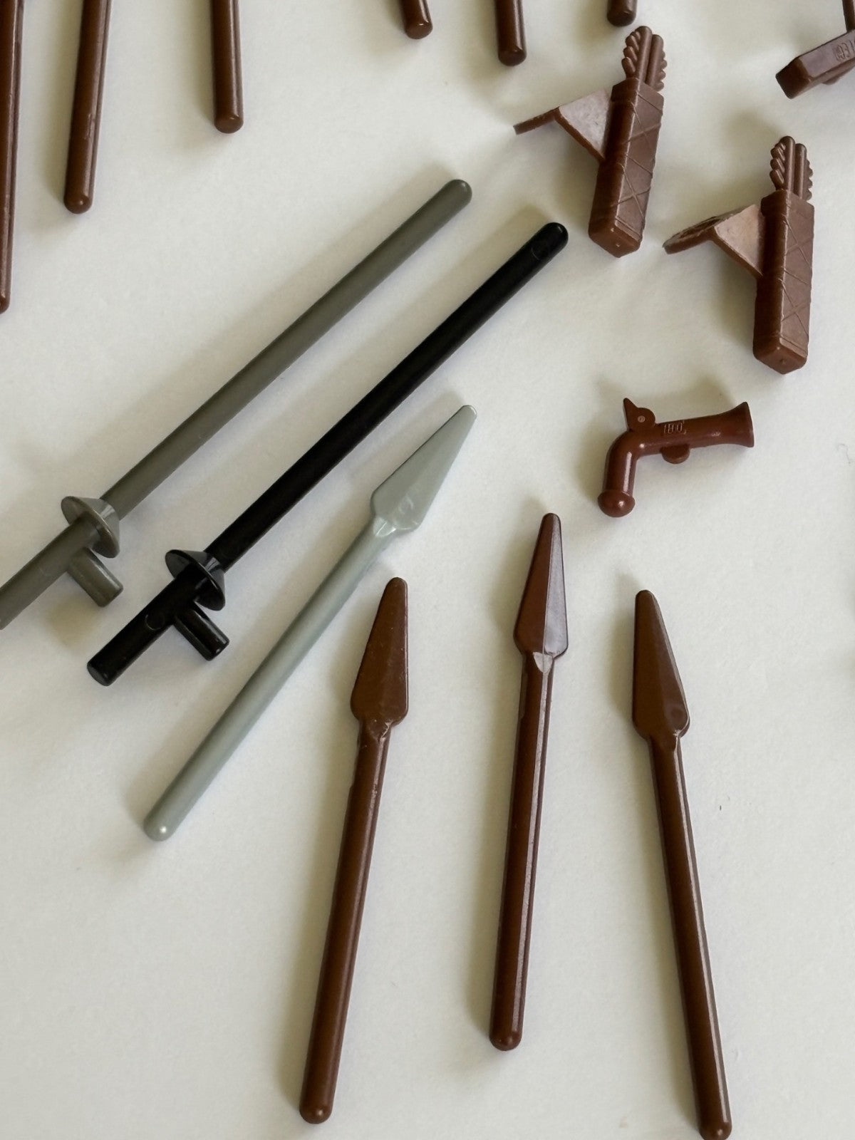 LEGO LOT 25 WEAPON ACCESSORIES GUN SPEAR CUTLASS SWORD VINTAGE BROWN CASTLE