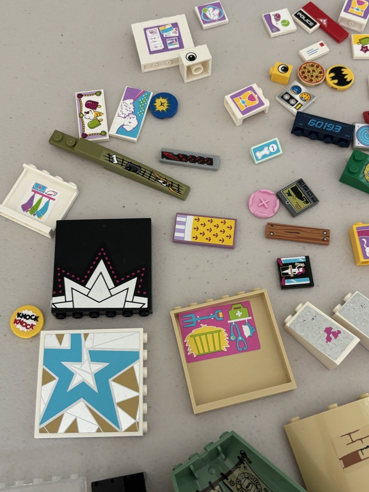 LEGO LOT of 95 Decorated Stickers Printed TILES Castle Sponge Bob etc (Lot 26)