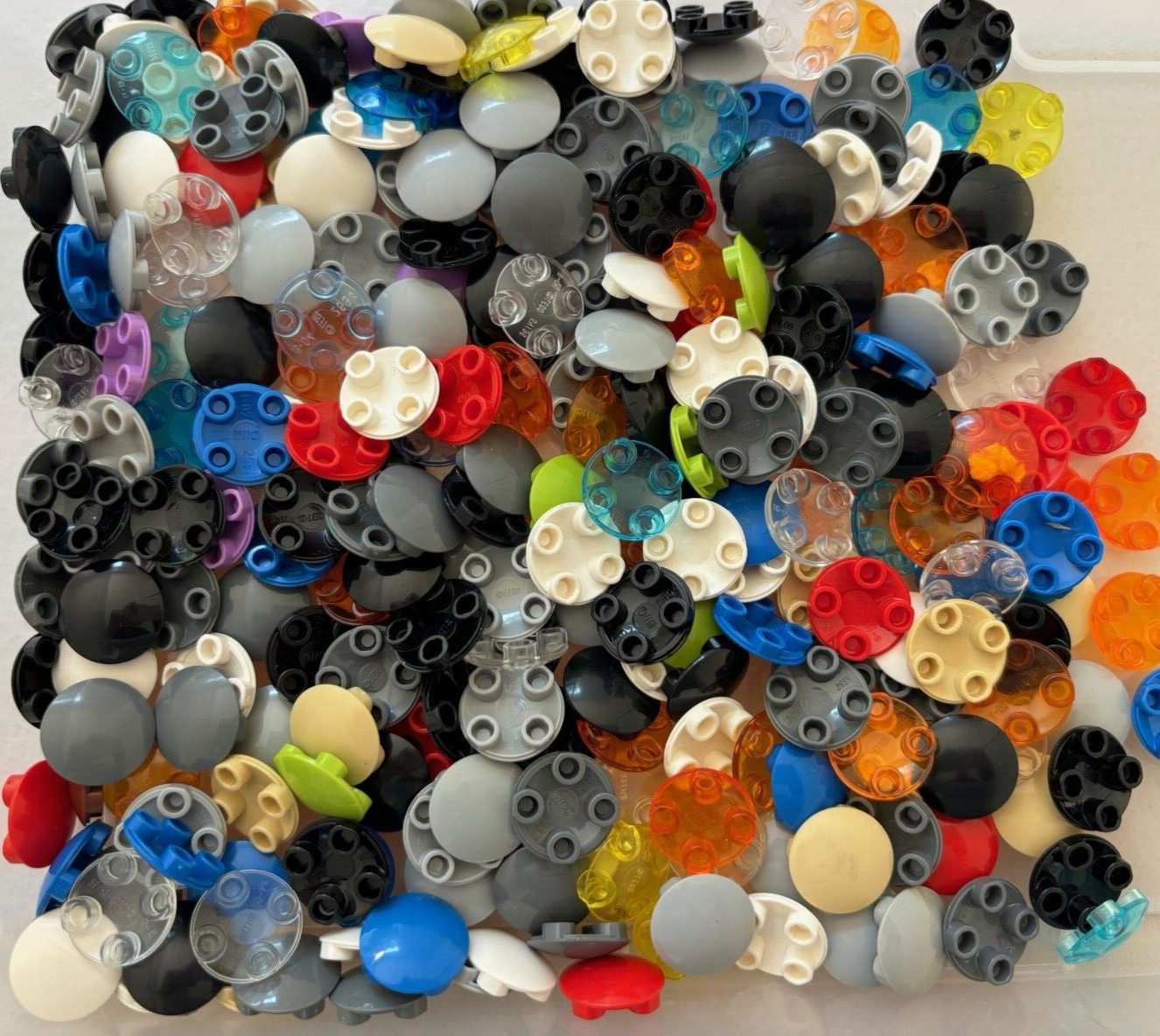SHIPS FREE!! LEGO BULK LOT OF 200 2X2 ROUND BOAT BOTTOM STUDS MIXED COLORS 2654